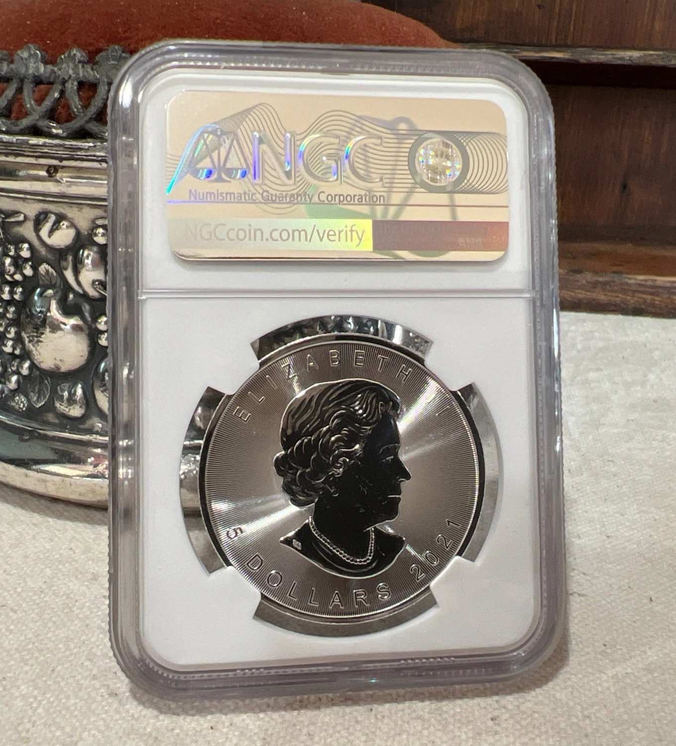 👑👑Queen's Anniversary🍁2021-2024-Royal Canadian Mint Queen's Maple Leaf Silver Dollar