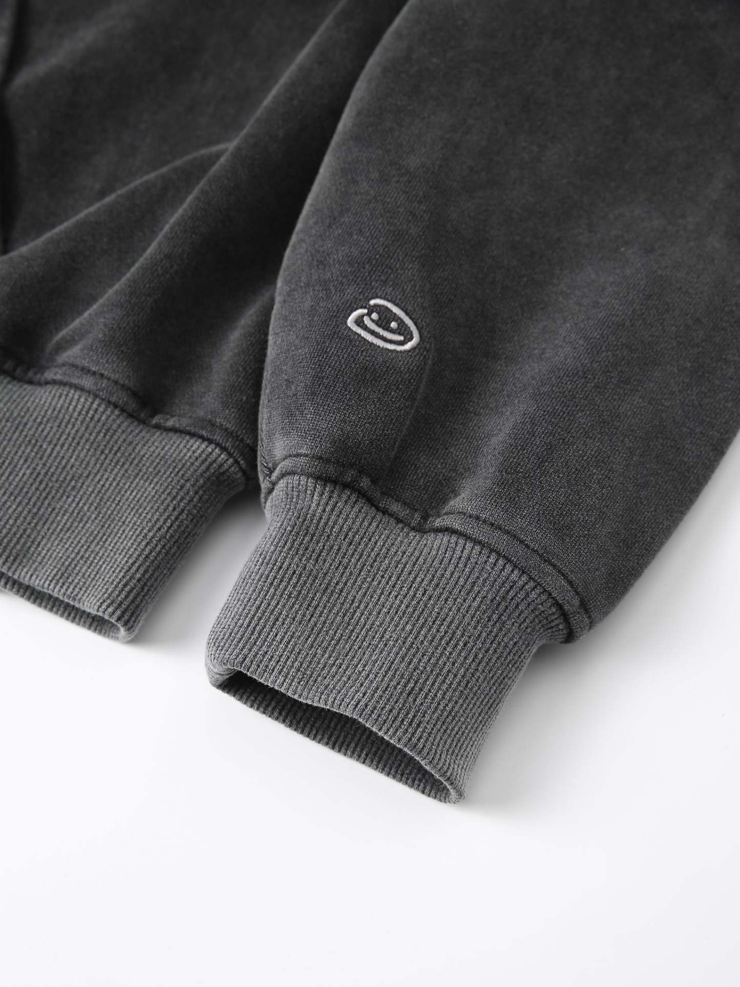 FALLING LETTERS ZIP UP - BLACK-Fineriform