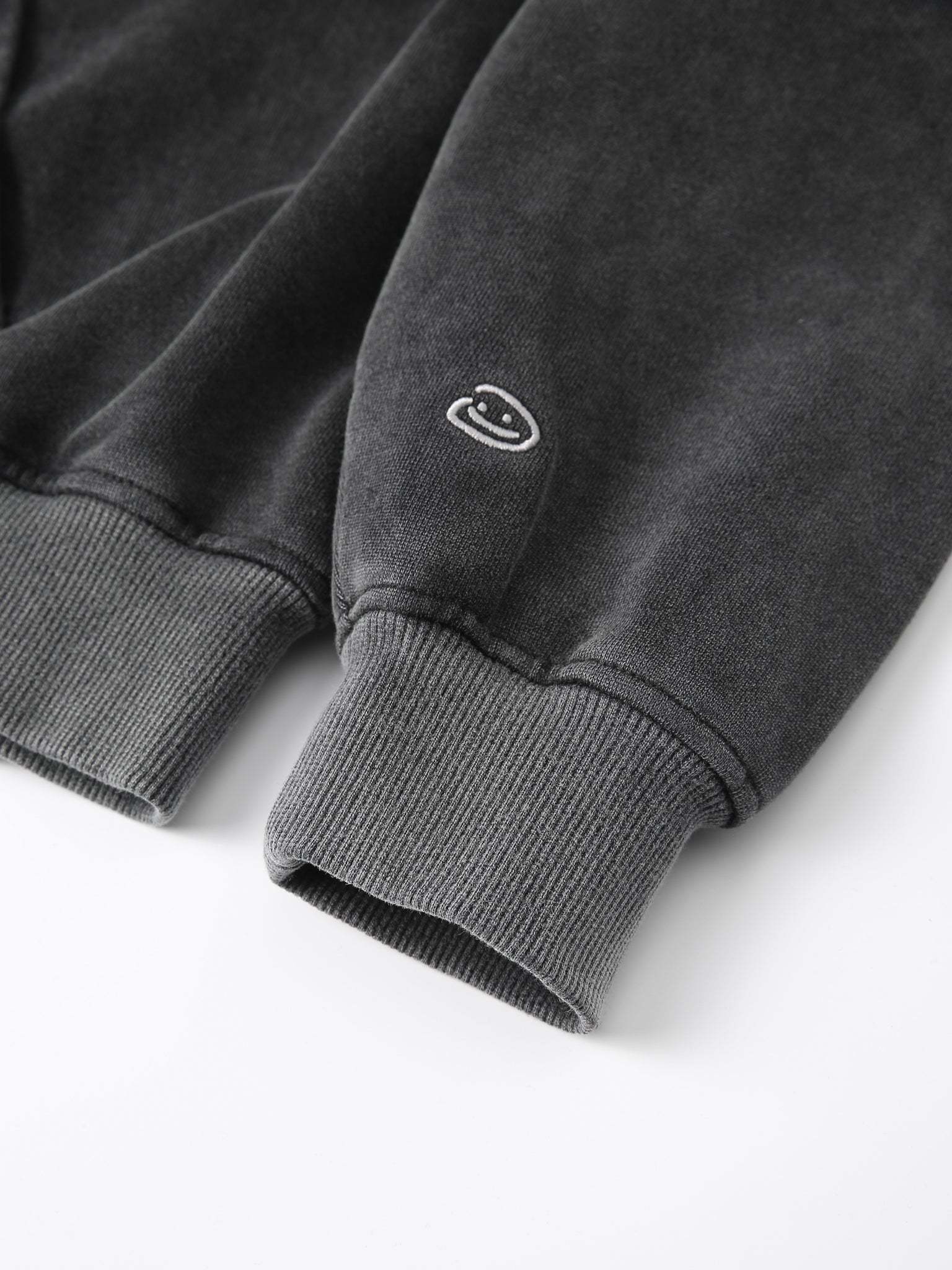 FALLING LETTERS ZIP UP - BLACK-Fineriform