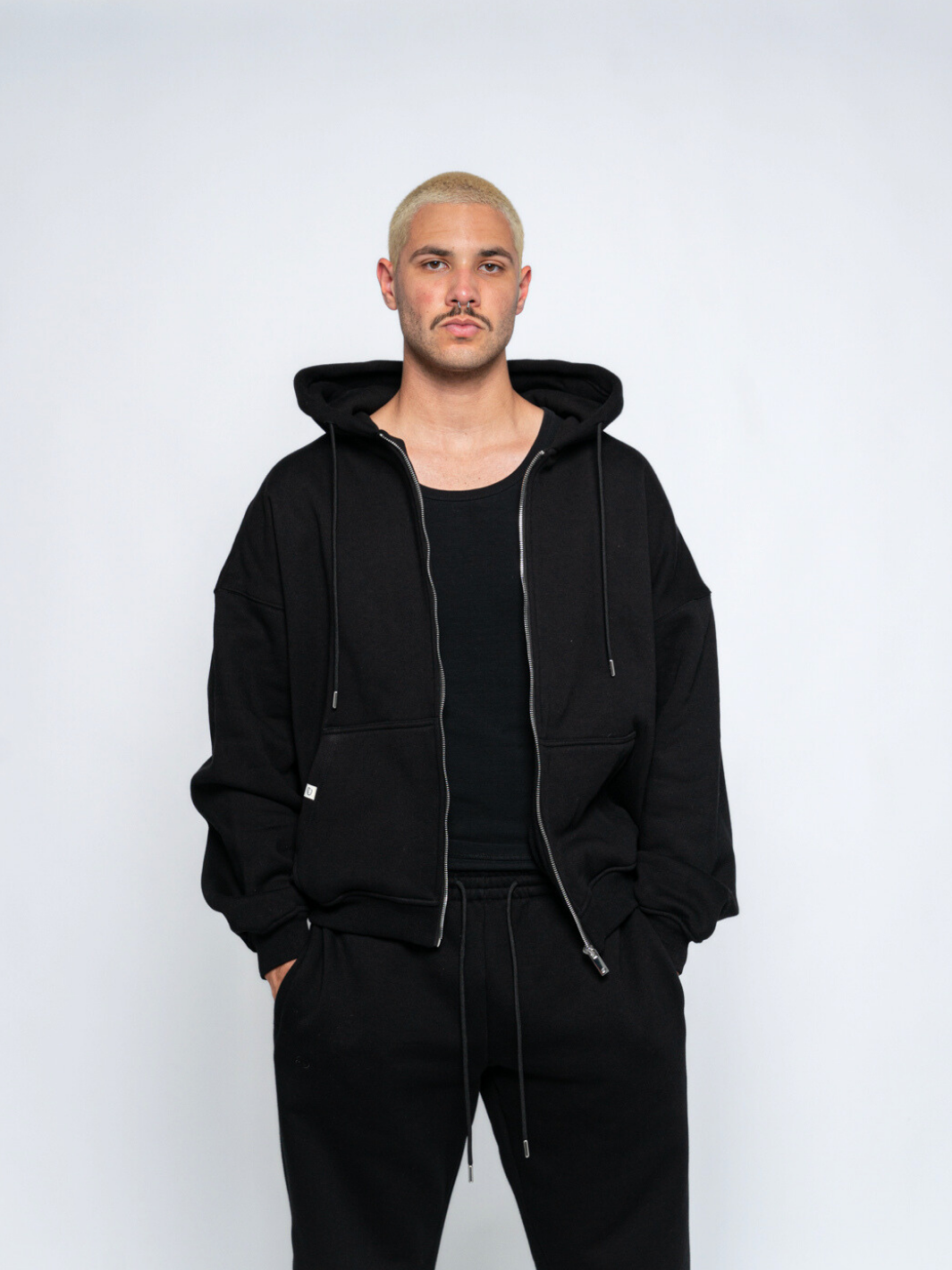 SIGNATURE BASIC ZIP-UP HOODIE - BLACK-Fineriform