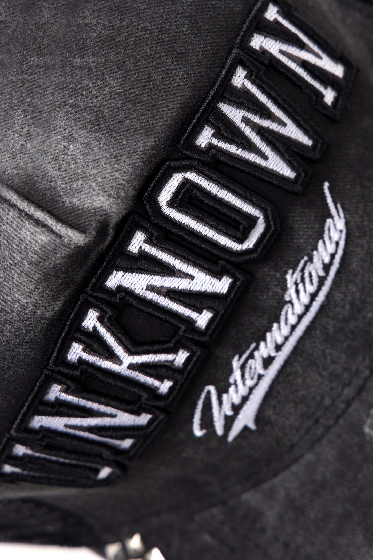 METAL STUDDED CAP-Fineriform