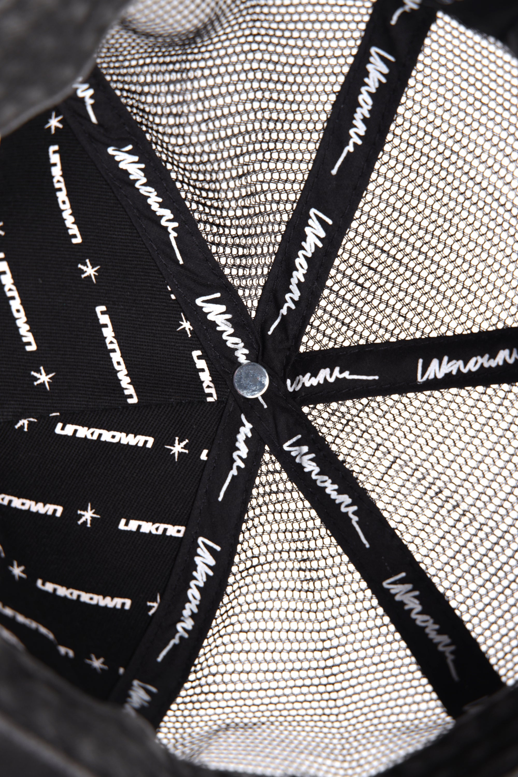 METAL STUDDED CAP-Fineriform