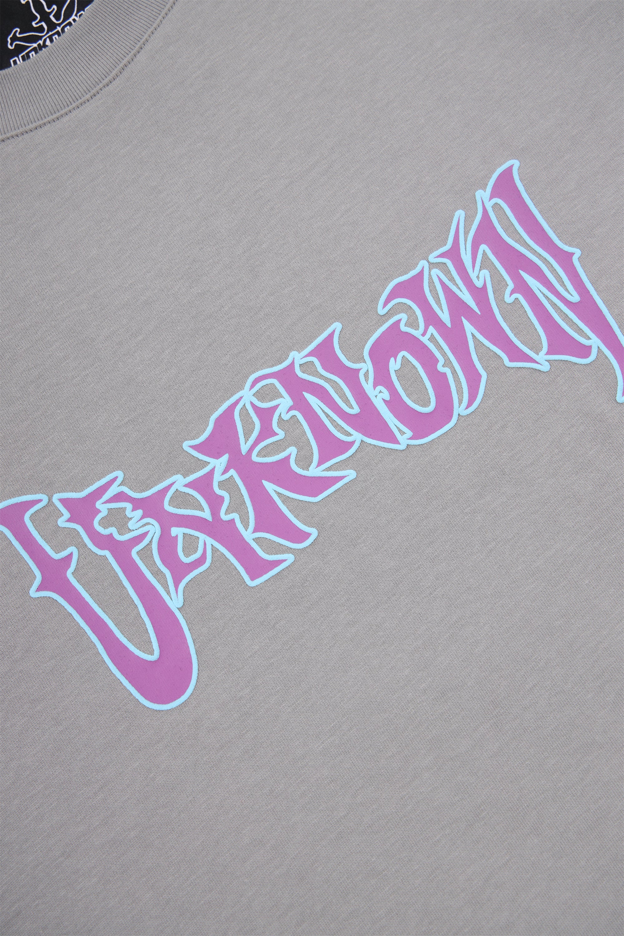 GREY TRIBAL DAGGER TEE-Fineriform