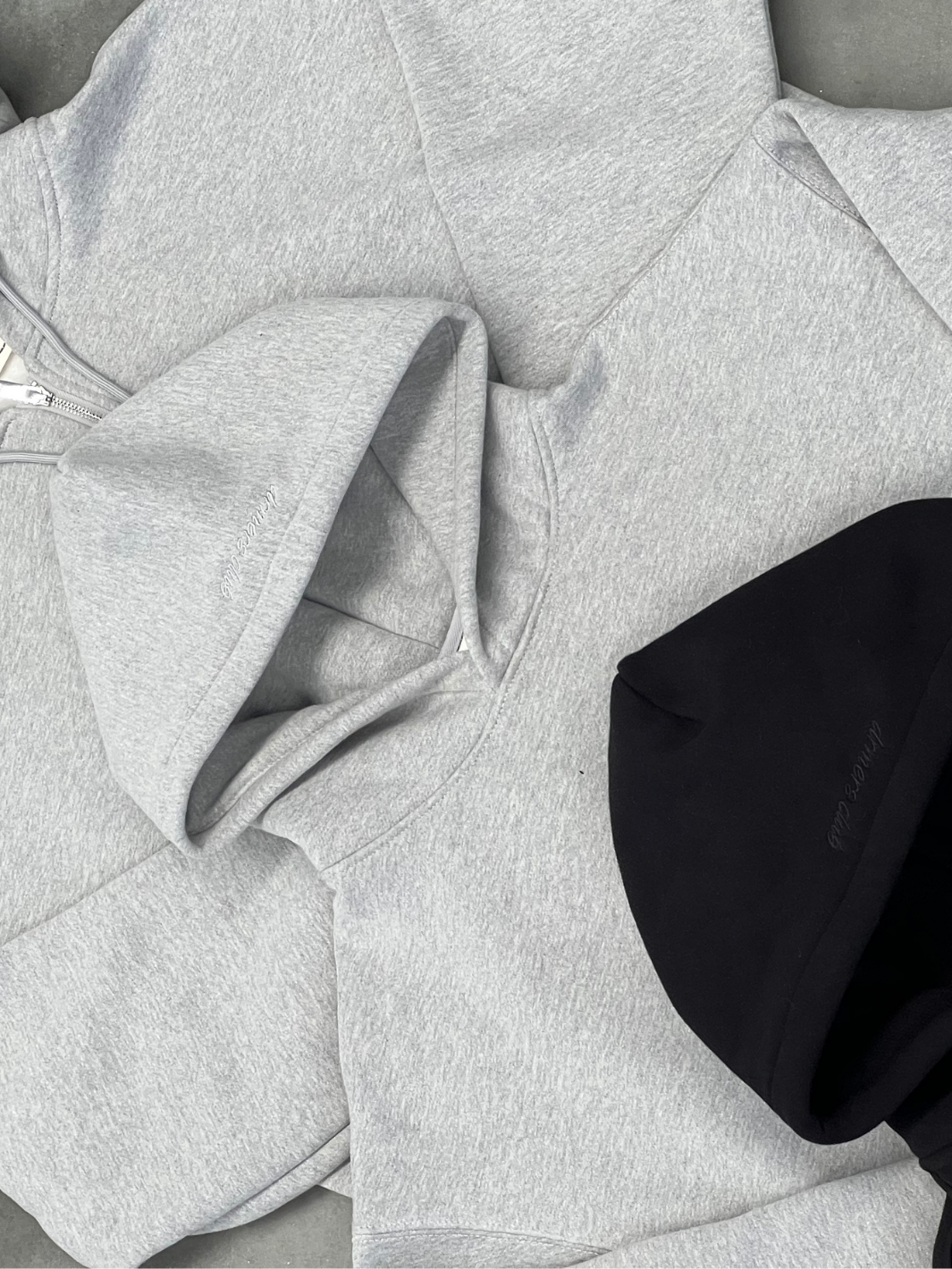 SIGNATURE BASIC ZIP-UP HOODIE - HEATHER GREY-Fineriform