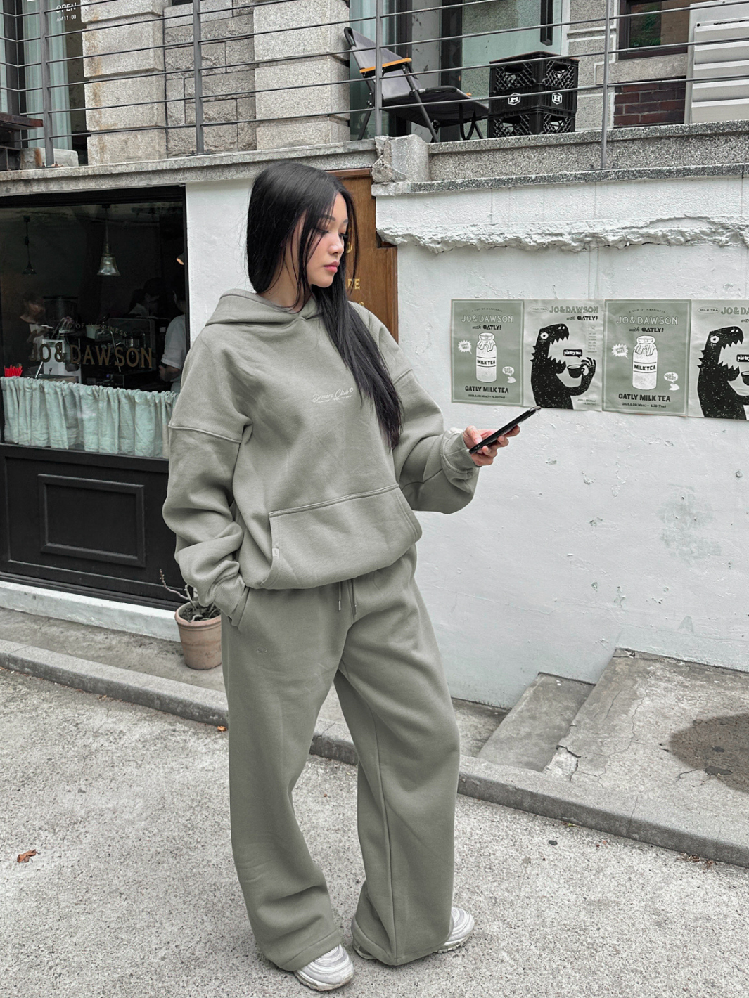 STRAIGHT LEG SWEATPANTS - PEBBLE-Fineriform