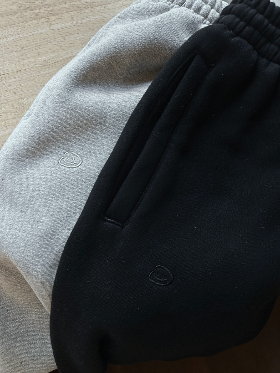 SIGNATURE BASIC SWEATPANTS - HEATHER GREY-Fineriform
