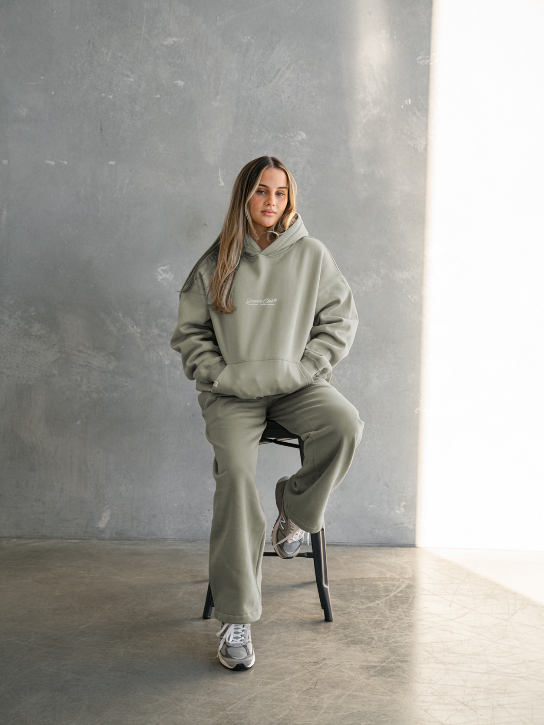 STRAIGHT LEG SWEATPANTS - PEBBLE-Fineriform