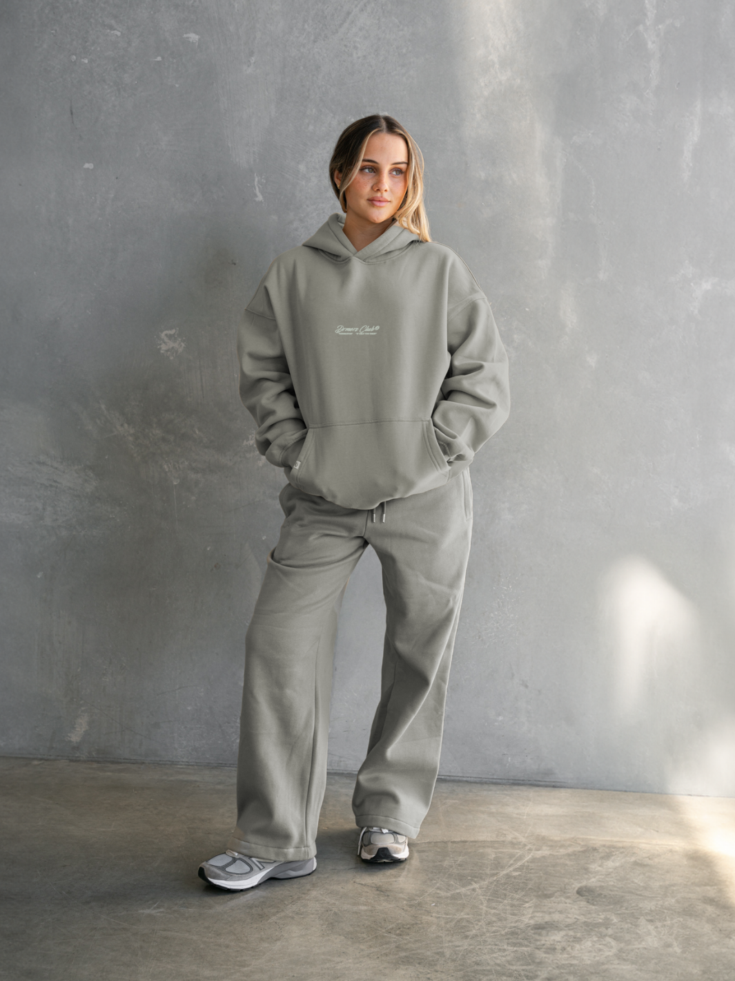 STRAIGHT LEG SWEATPANTS - PEBBLE-Fineriform