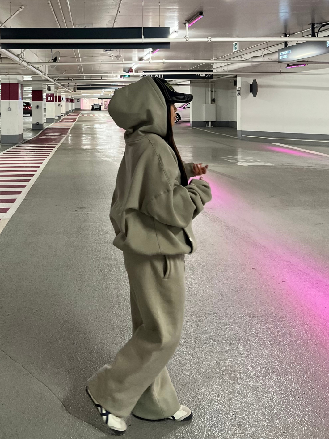 STRAIGHT LEG SWEATPANTS - PEBBLE-Fineriform