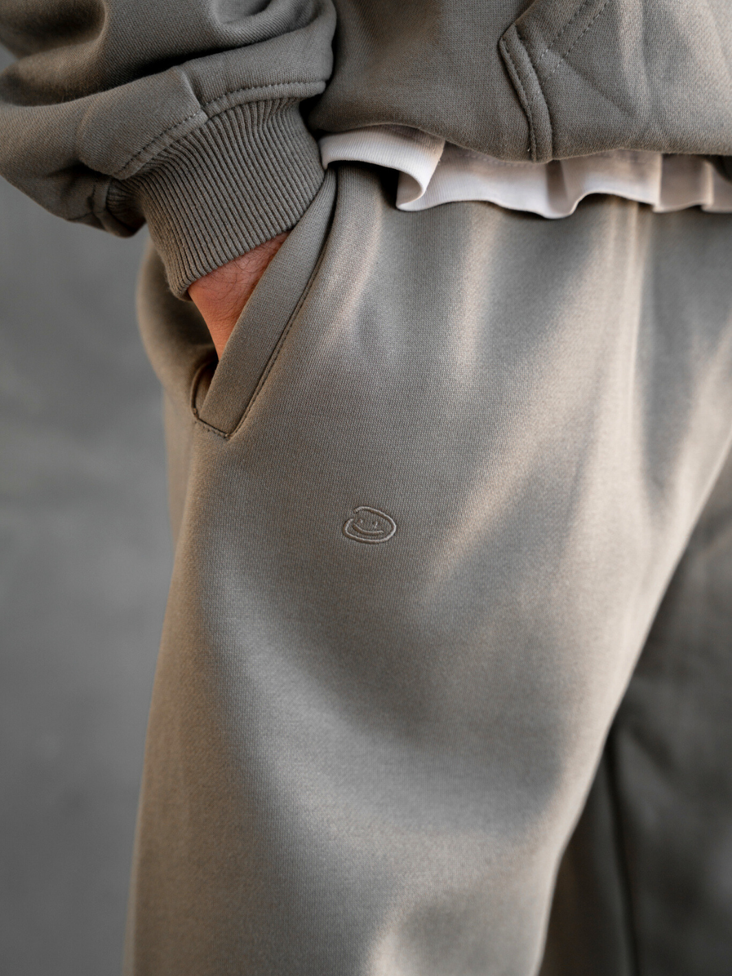 STRAIGHT LEG SWEATPANTS - DEEP TAUPE-Fineriform