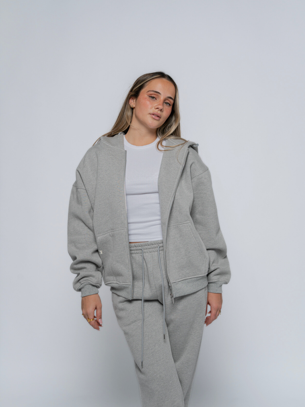 SIGNATURE BASIC ZIP-UP HOODIE - HEATHER GREY-Fineriform