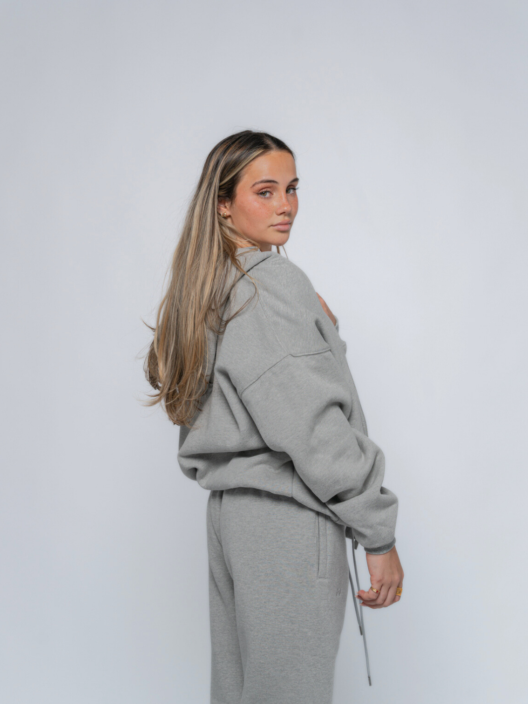 SIGNATURE BASIC ZIP-UP HOODIE - HEATHER GREY-Fineriform