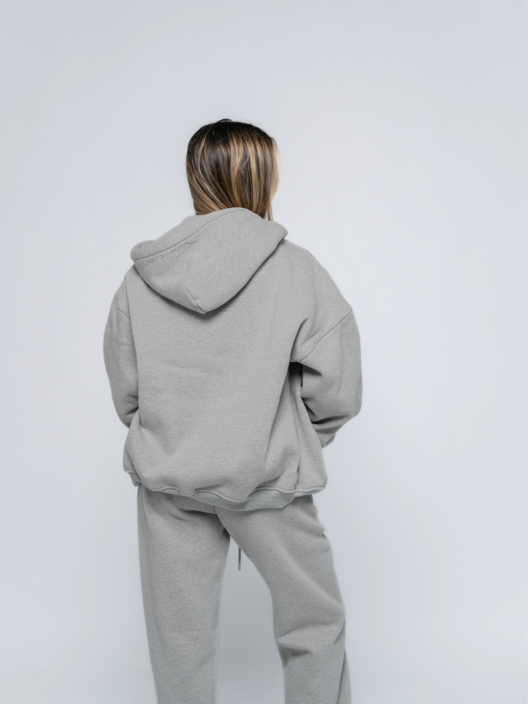 SIGNATURE BASIC ZIP-UP HOODIE - HEATHER GREY-Fineriform
