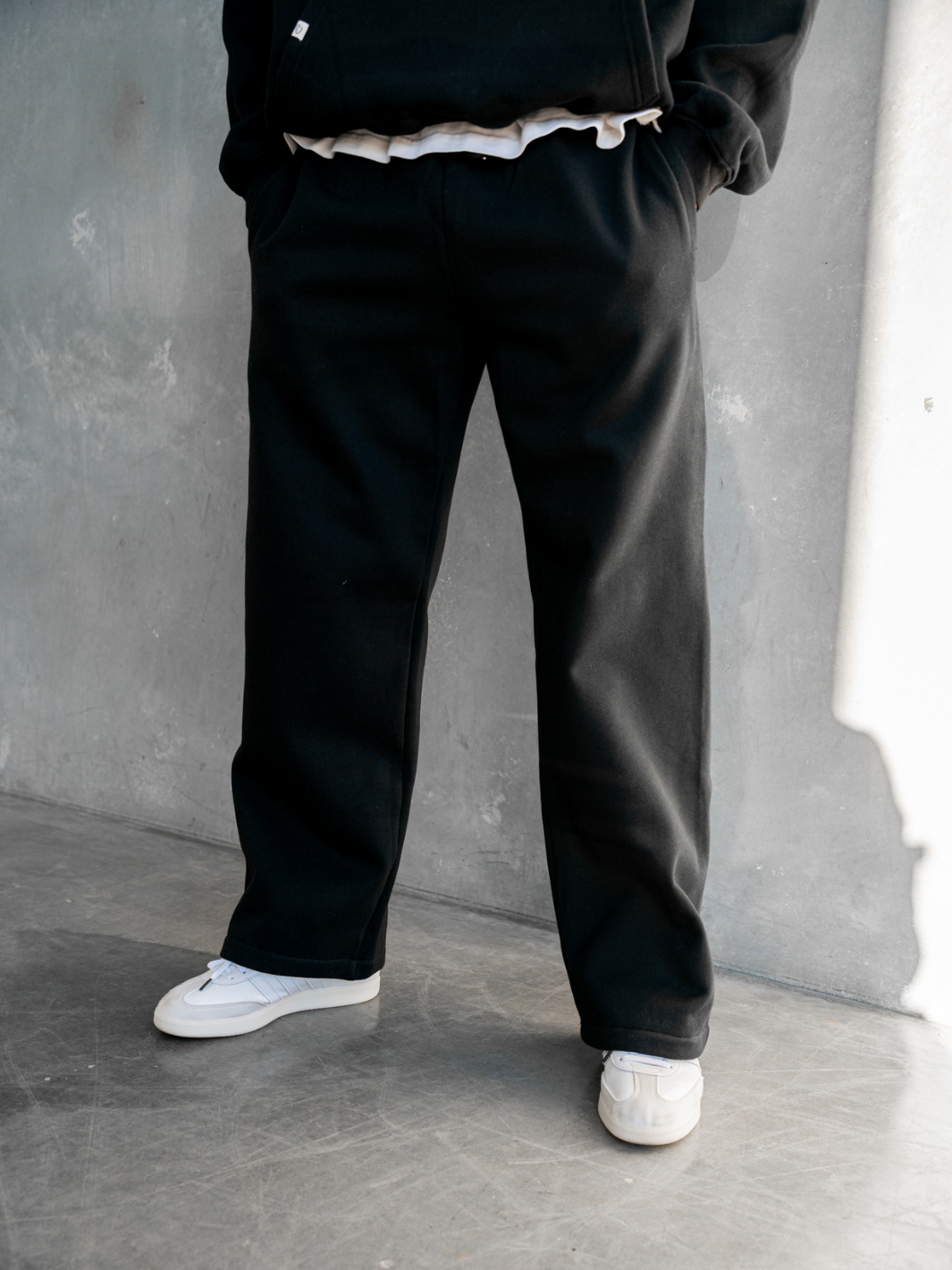 STRAIGHT LEG SWEATPANTS - BLACK-Fineriform