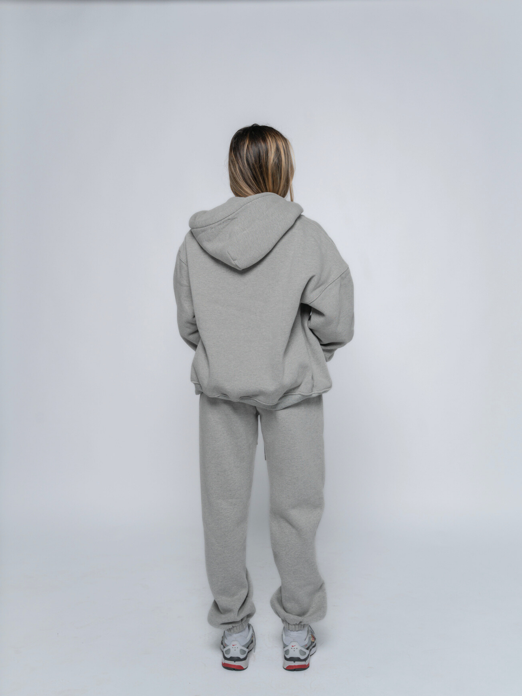SIGNATURE BASIC SWEATPANTS - HEATHER GREY-Fineriform