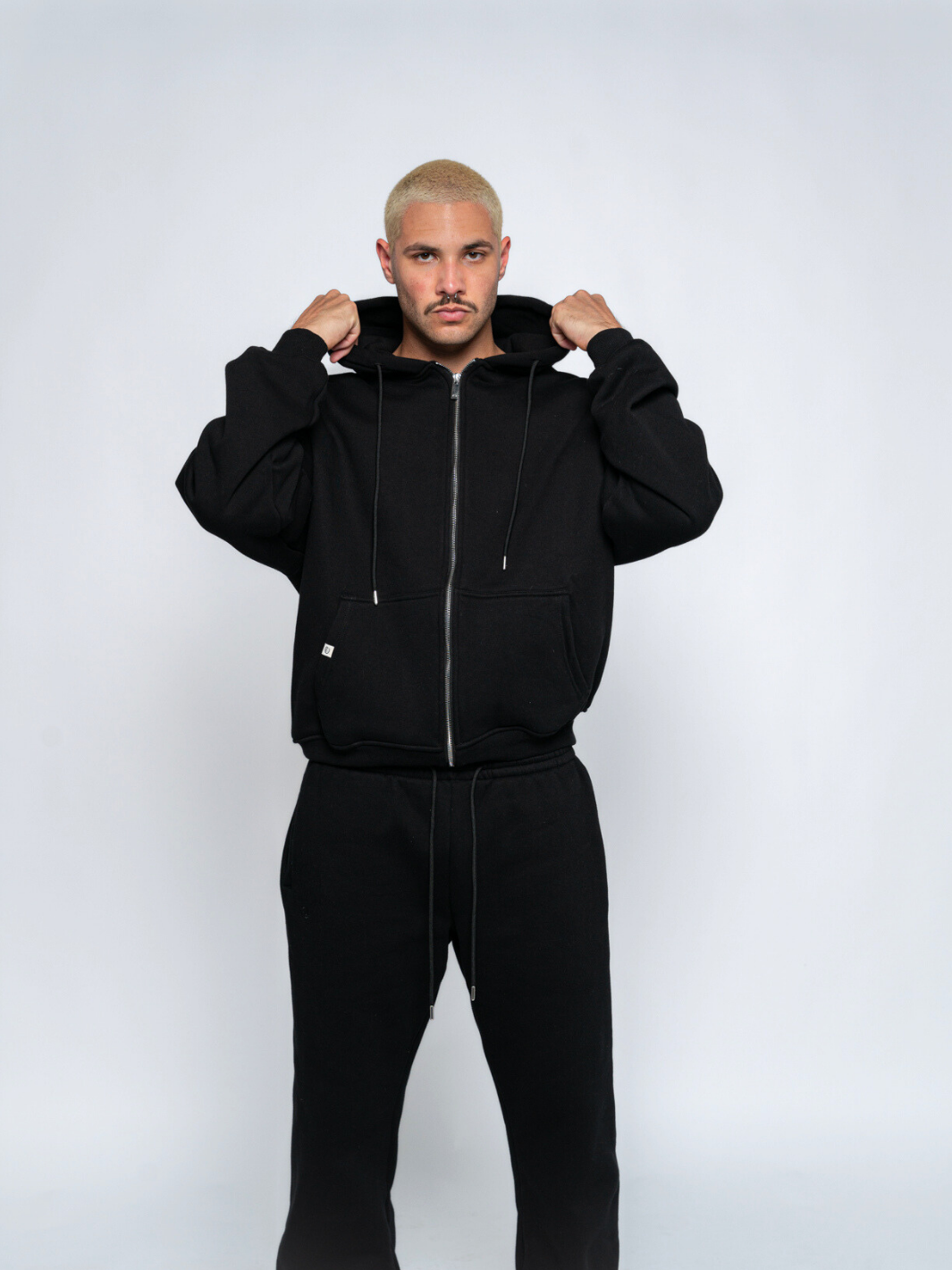 SIGNATURE BASIC ZIP-UP HOODIE - BLACK-Fineriform