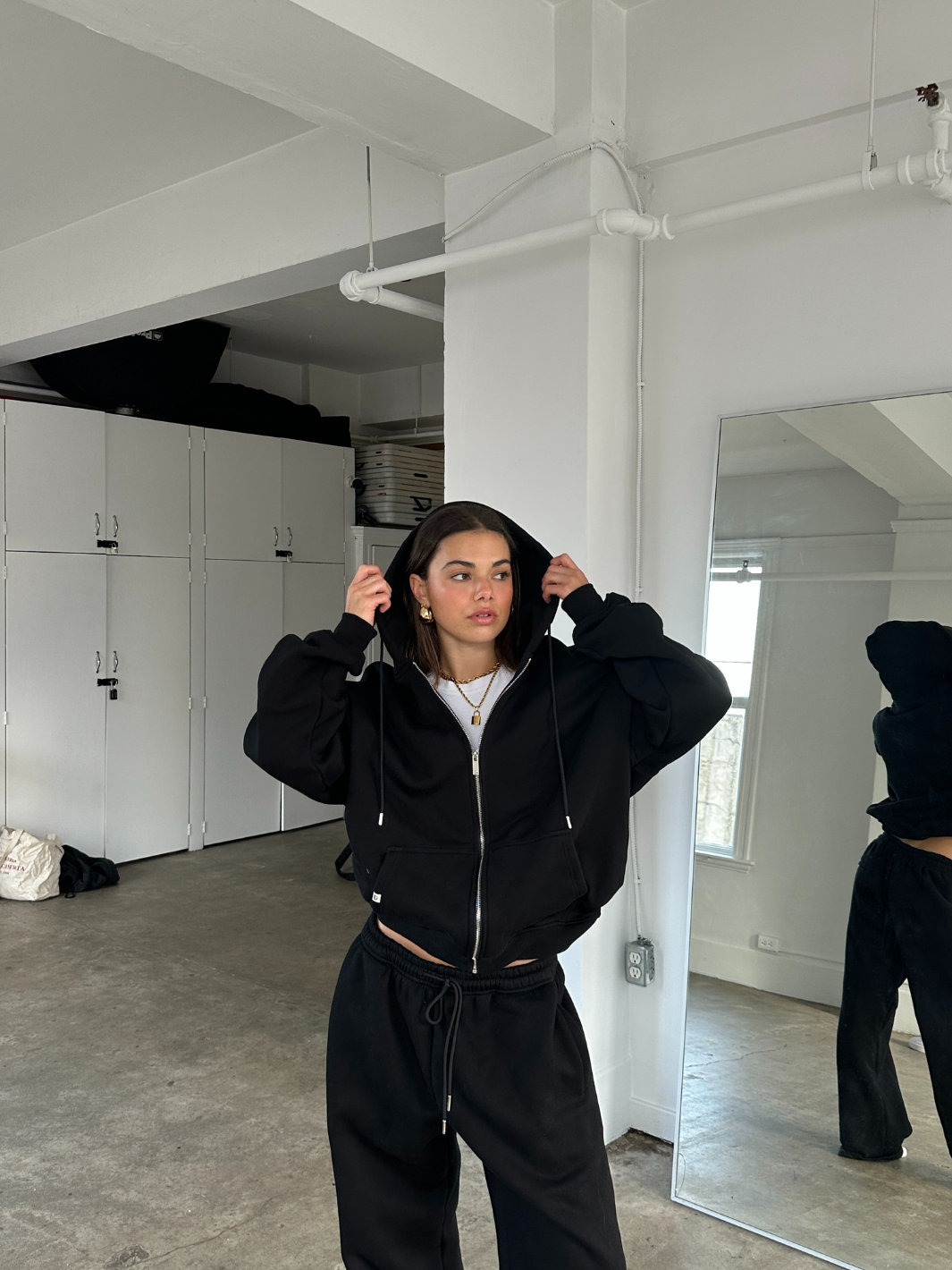 SIGNATURE BASIC ZIP-UP HOODIE - BLACK-Fineriform