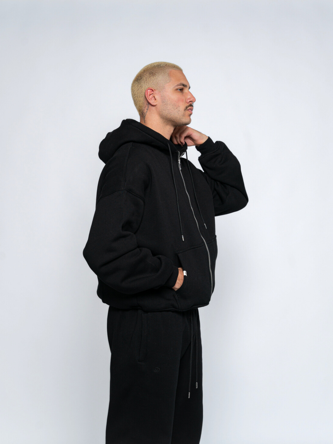 SIGNATURE BASIC ZIP-UP HOODIE - BLACK-Fineriform