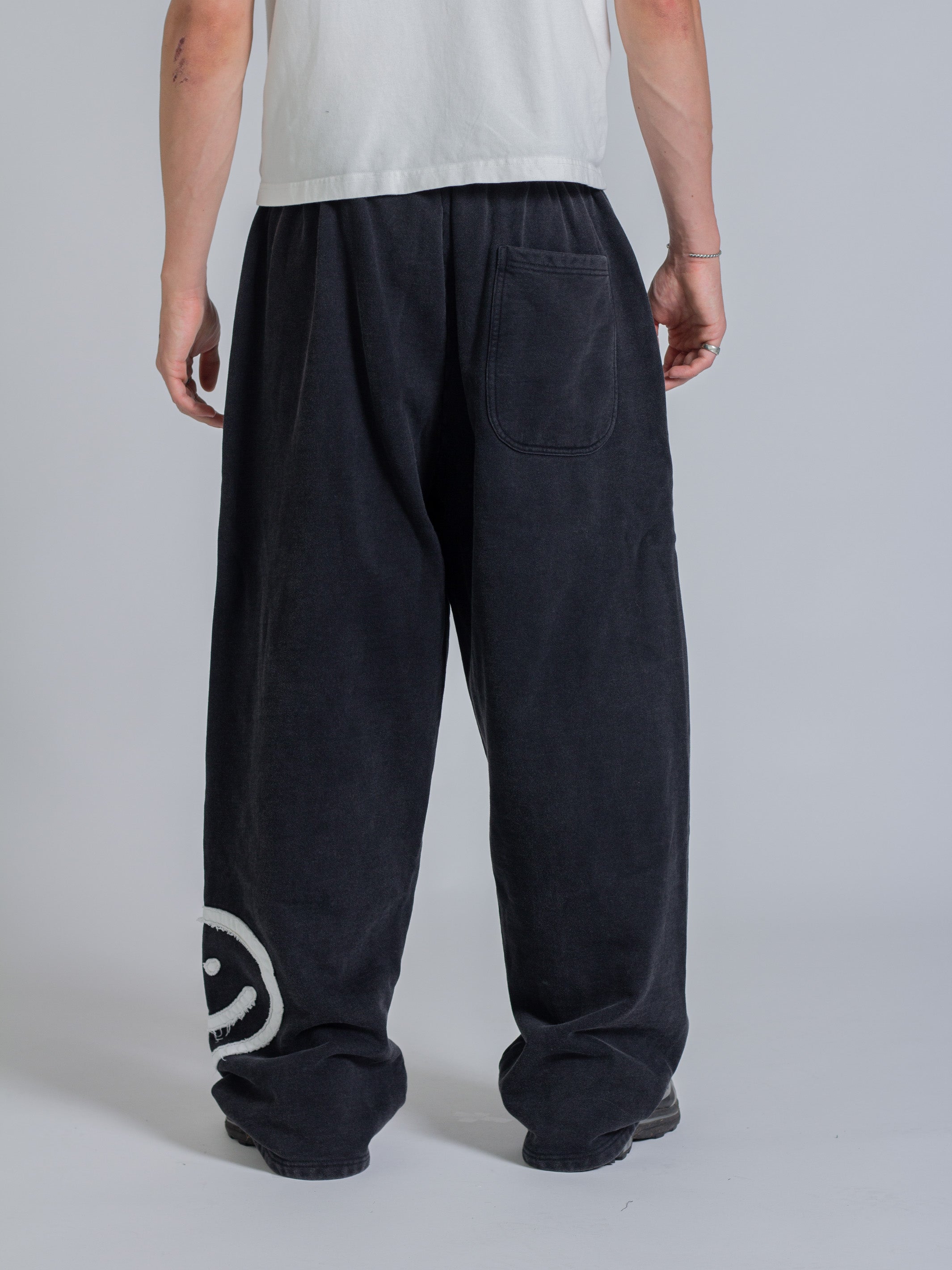 SMILEY PATCH SWEATPANTS - VINTAGE BLACK-Fineriform