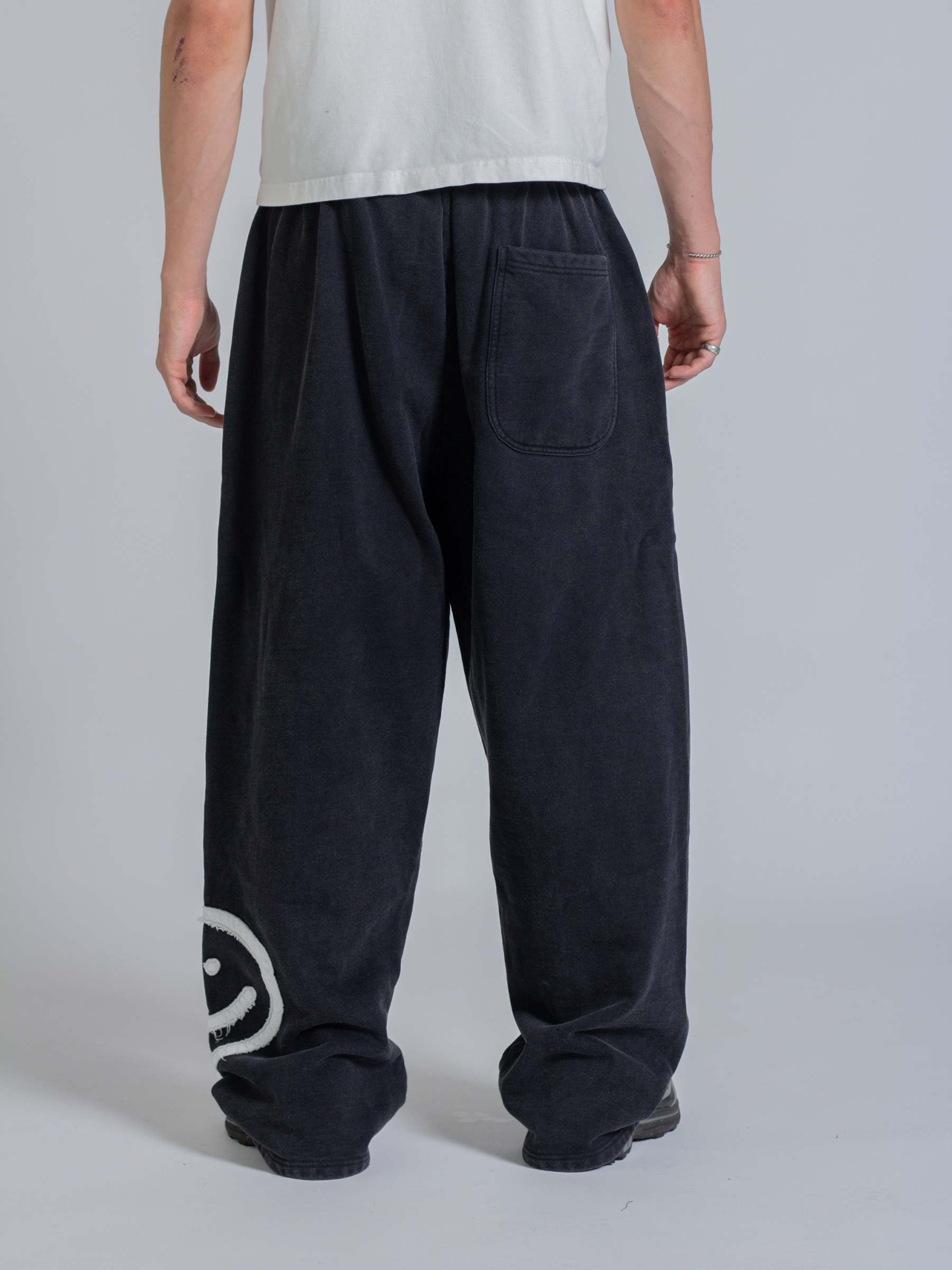 SMILEY PATCH SWEATPANTS - VINTAGE BLACK-Fineriform