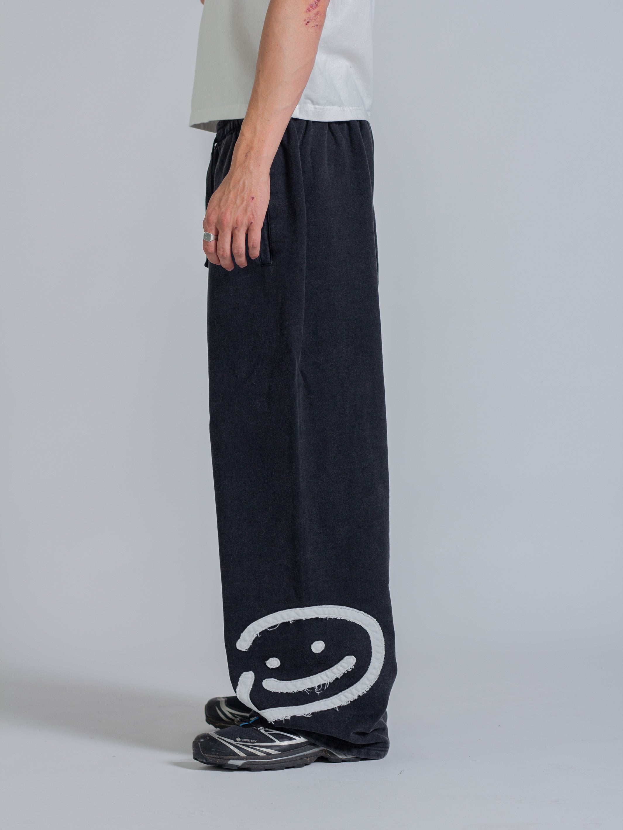 SMILEY PATCH SWEATPANTS - VINTAGE BLACK-Fineriform