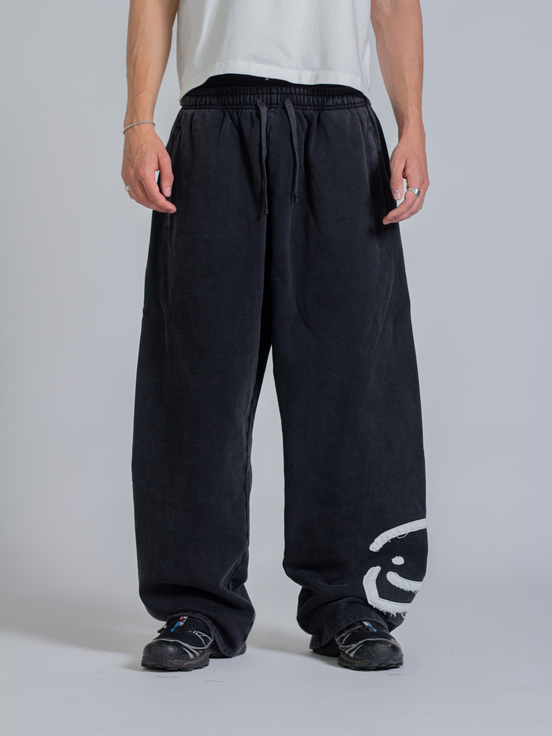 SMILEY PATCH SWEATPANTS - VINTAGE BLACK-Fineriform