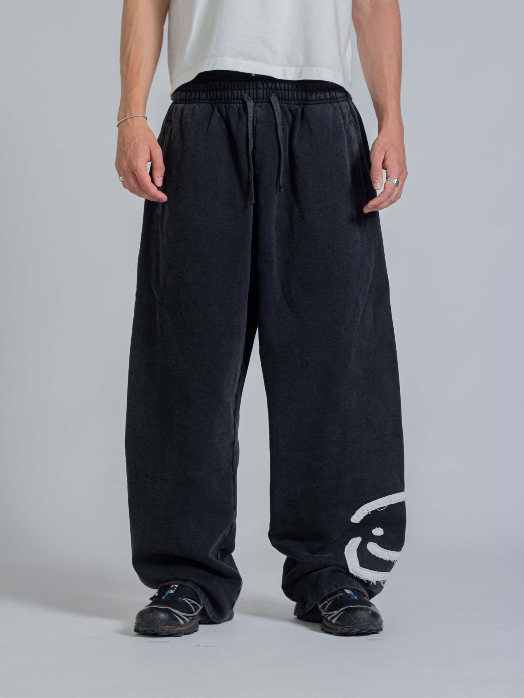 SMILEY PATCH SWEATPANTS - VINTAGE BLACK-Fineriform