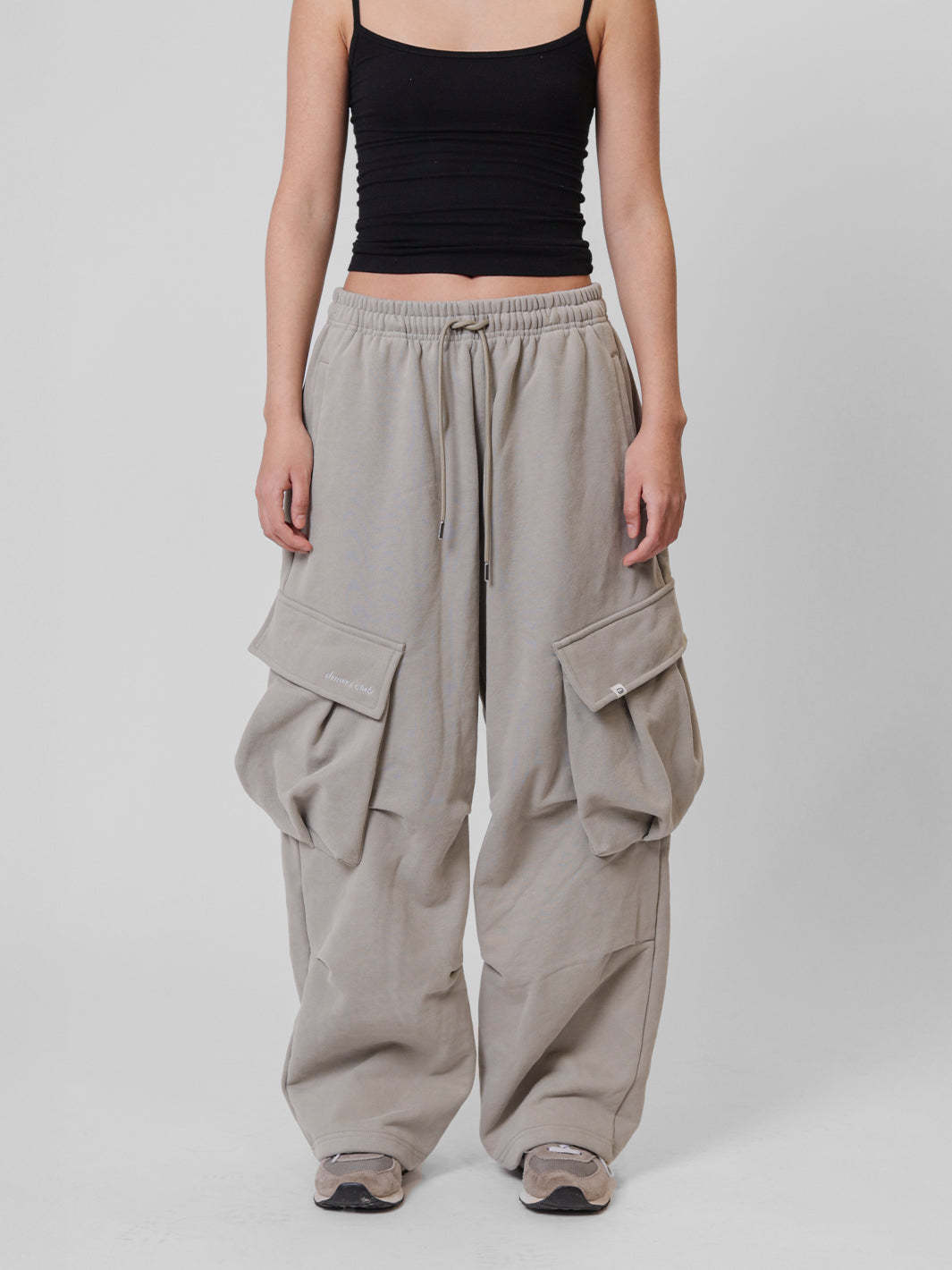 BAGGY CARGO SWEATPANTS - BEIGE-Fineriform