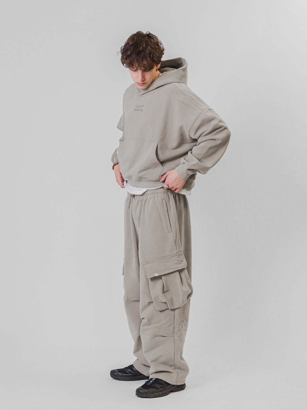 BAGGY CARGO SWEATPANTS - BEIGE-Fineriform