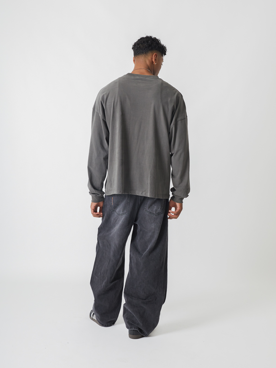 SMILEY LOGO LONG SLEEVE TEE - FADED GREY-Fineriform