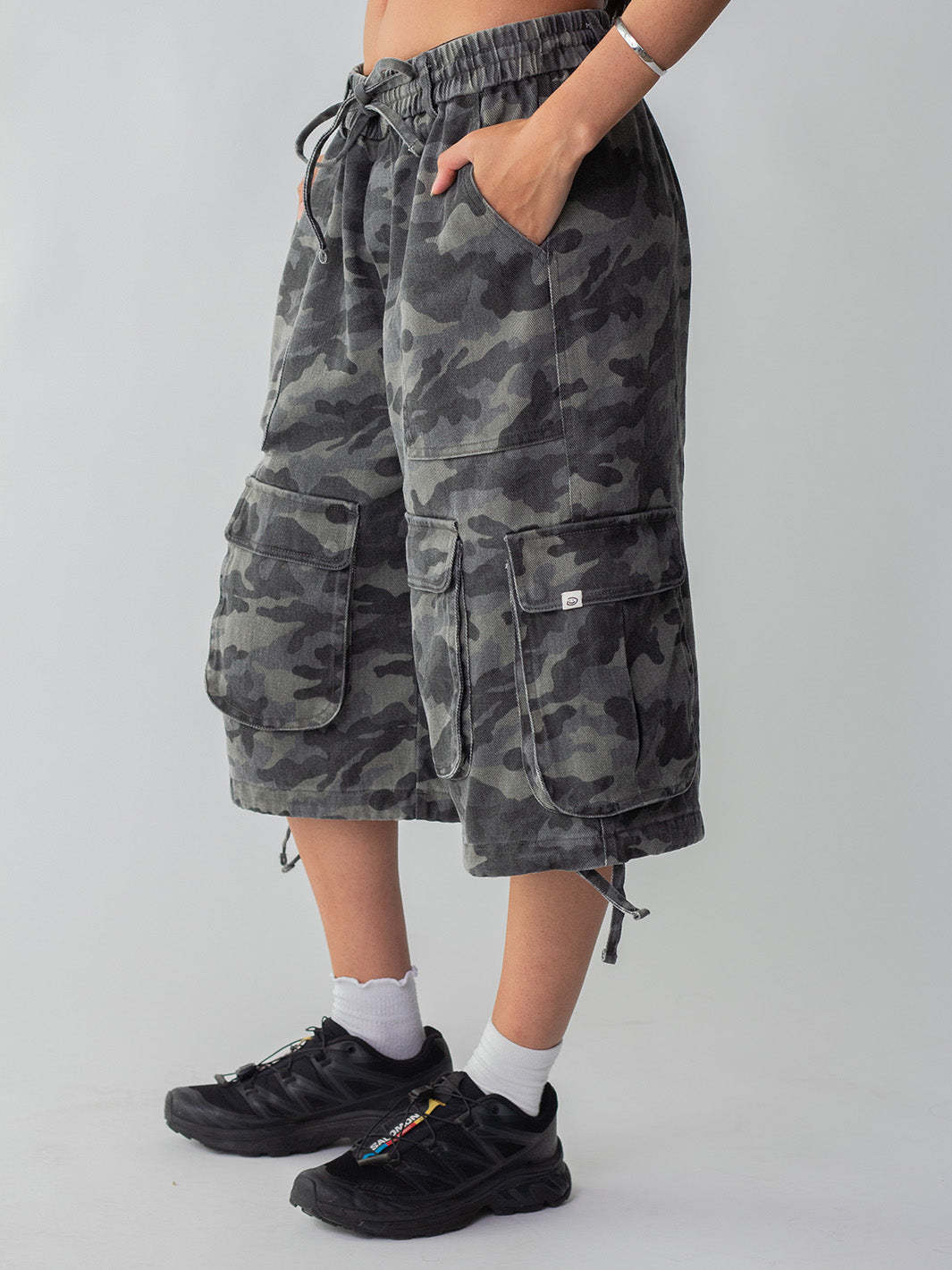 CAMO CARGO SHORTS - SMOKE-Fineriform