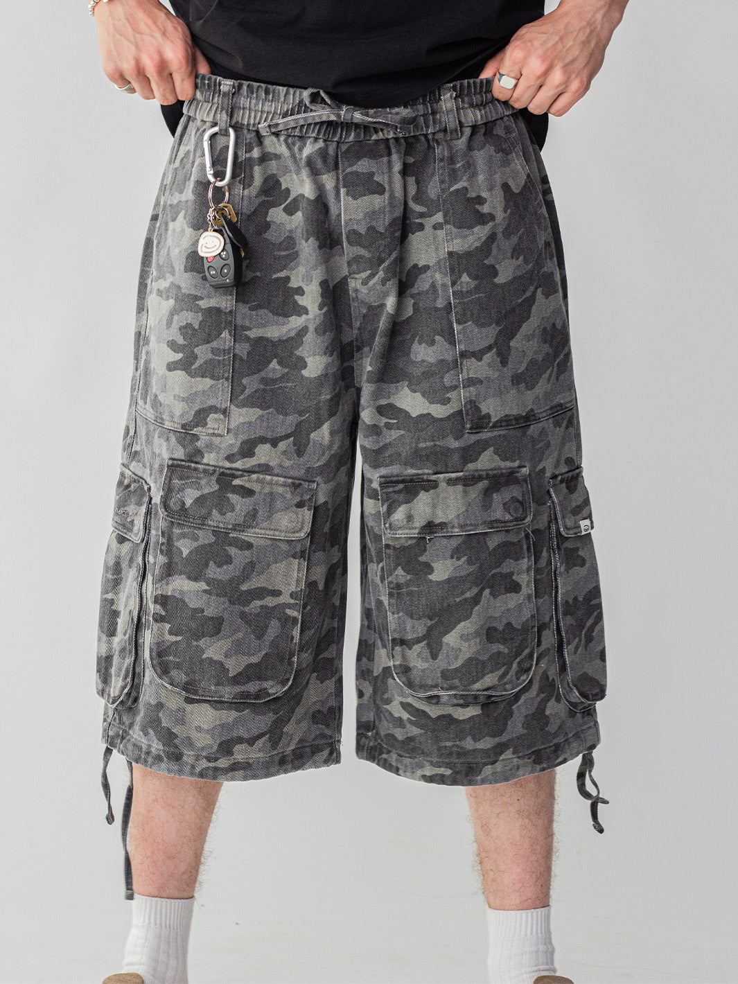 CAMO CARGO SHORTS - SMOKE-Fineriform