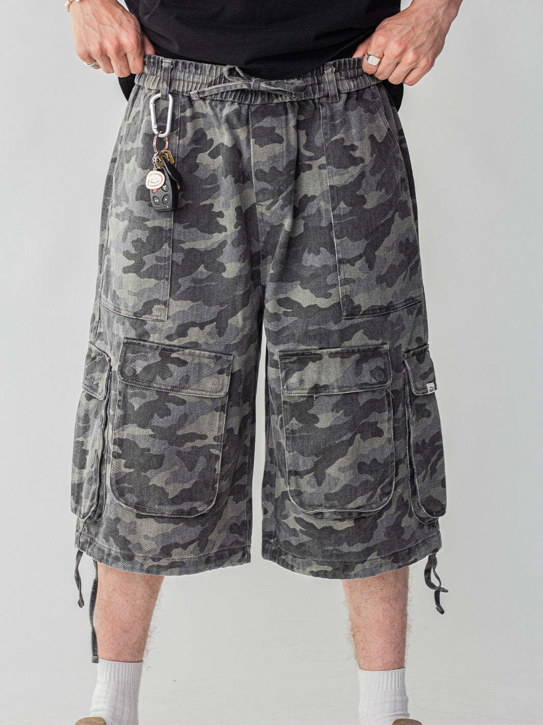 CAMO CARGO SHORTS - SMOKE-Fineriform