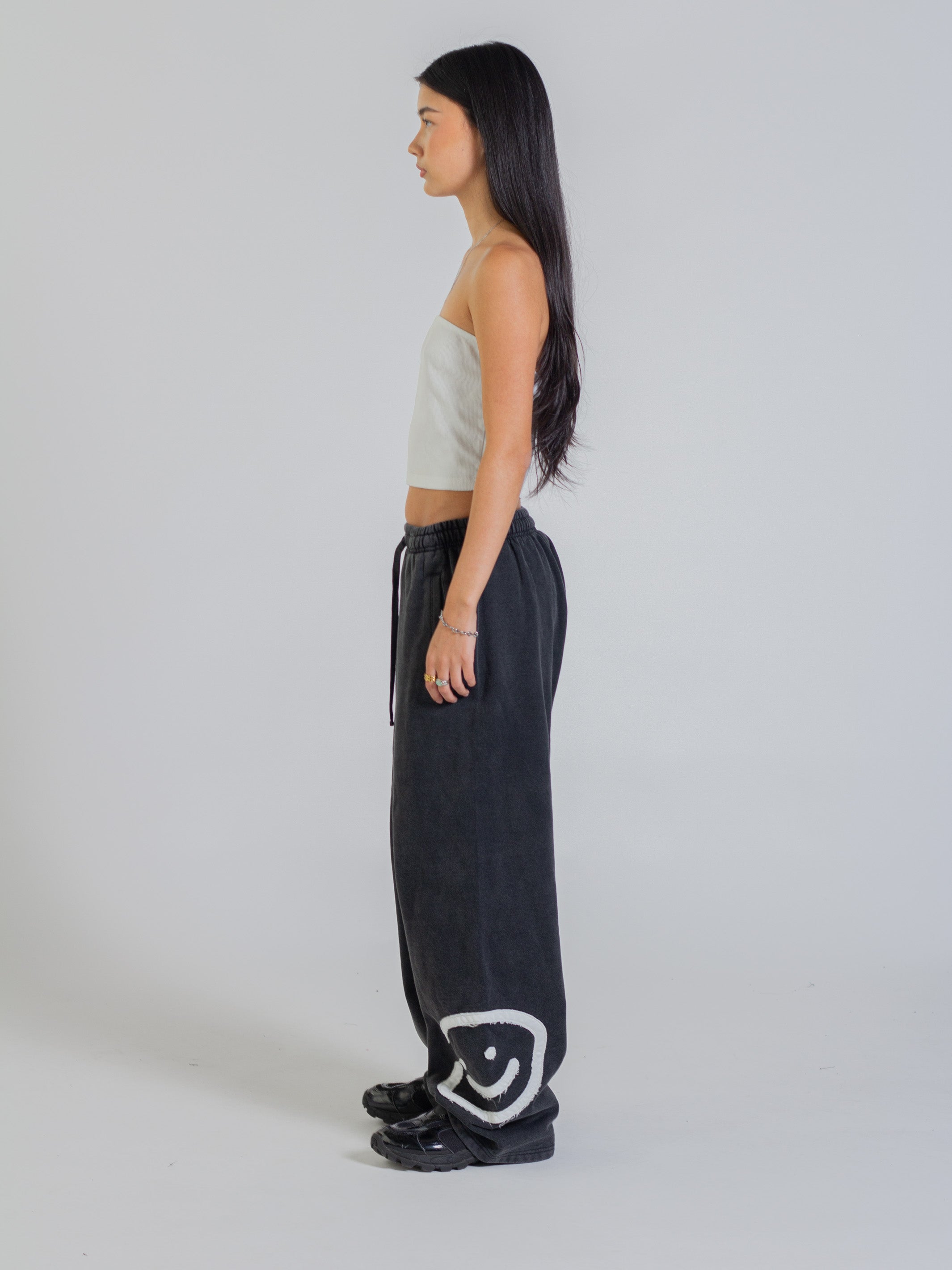 SMILEY PATCH SWEATPANTS - VINTAGE BLACK-Fineriform