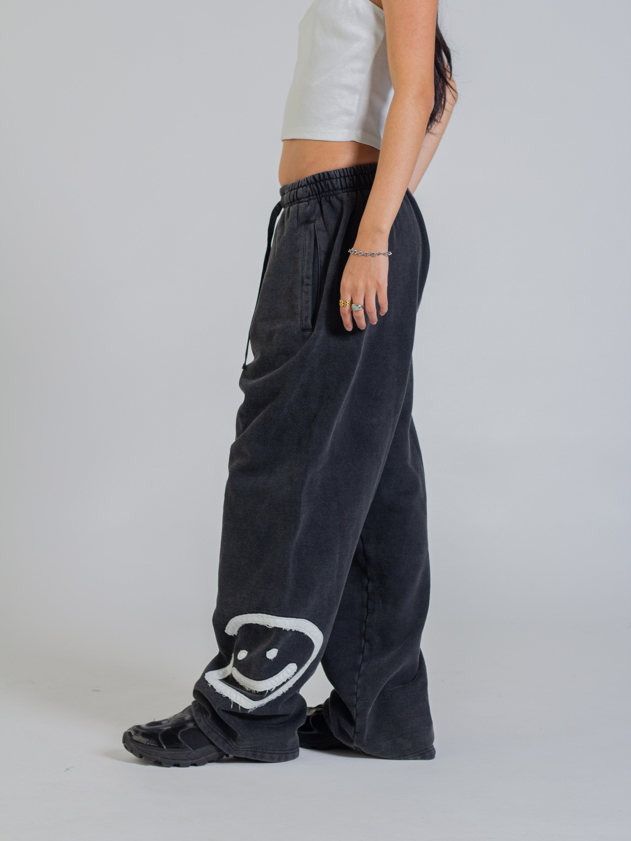 SMILEY PATCH SWEATPANTS - VINTAGE BLACK-Fineriform
