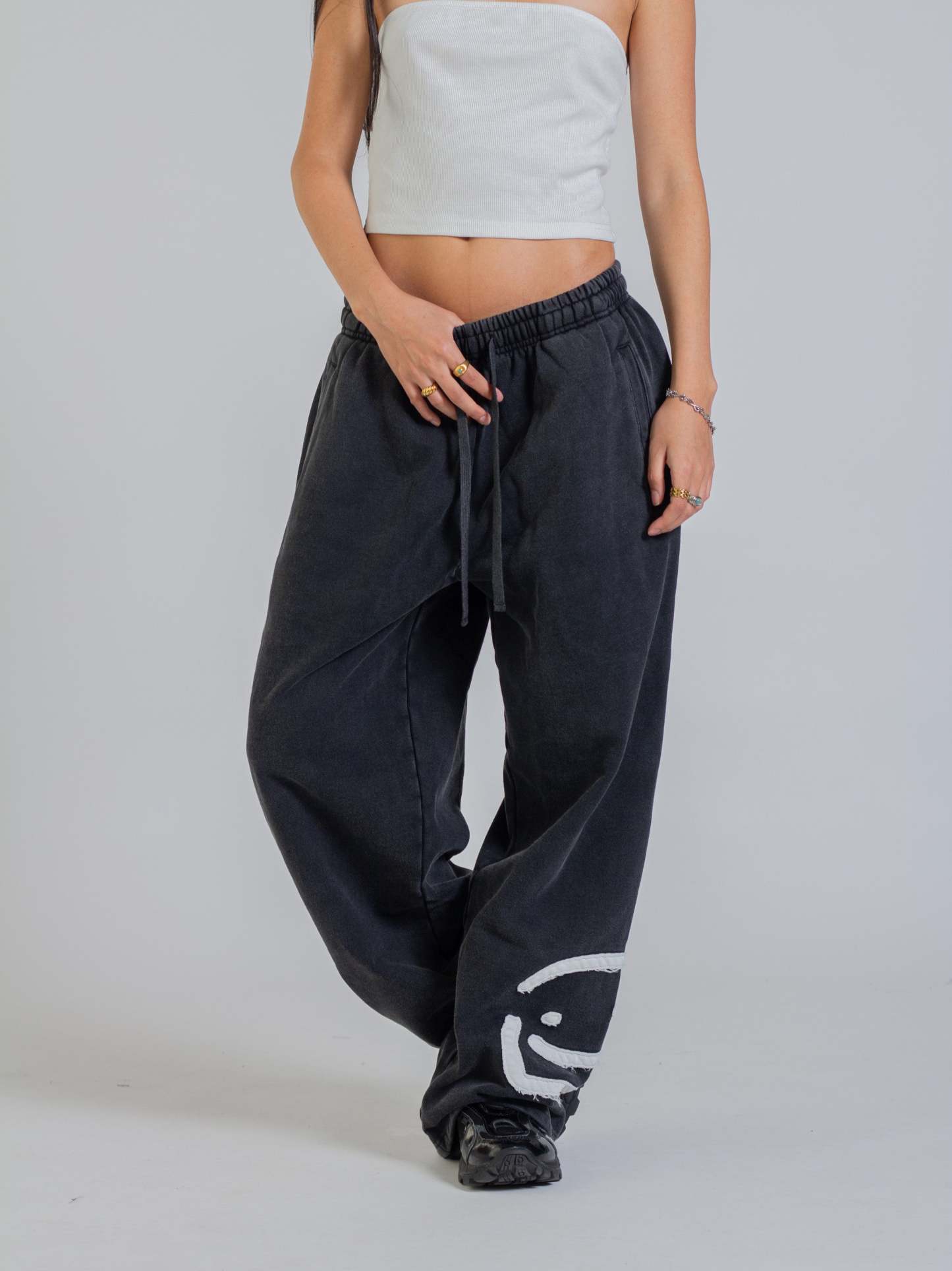 SMILEY PATCH SWEATPANTS - VINTAGE BLACK-Fineriform