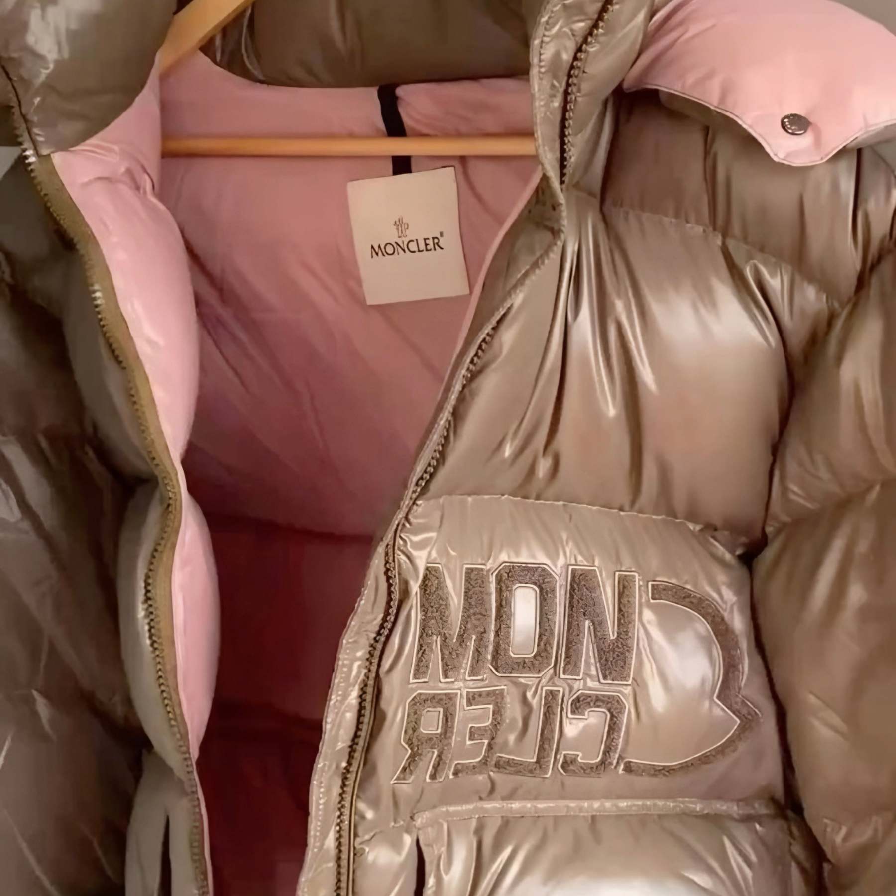 Moncler Abbaye Down Jacket-Fineriform