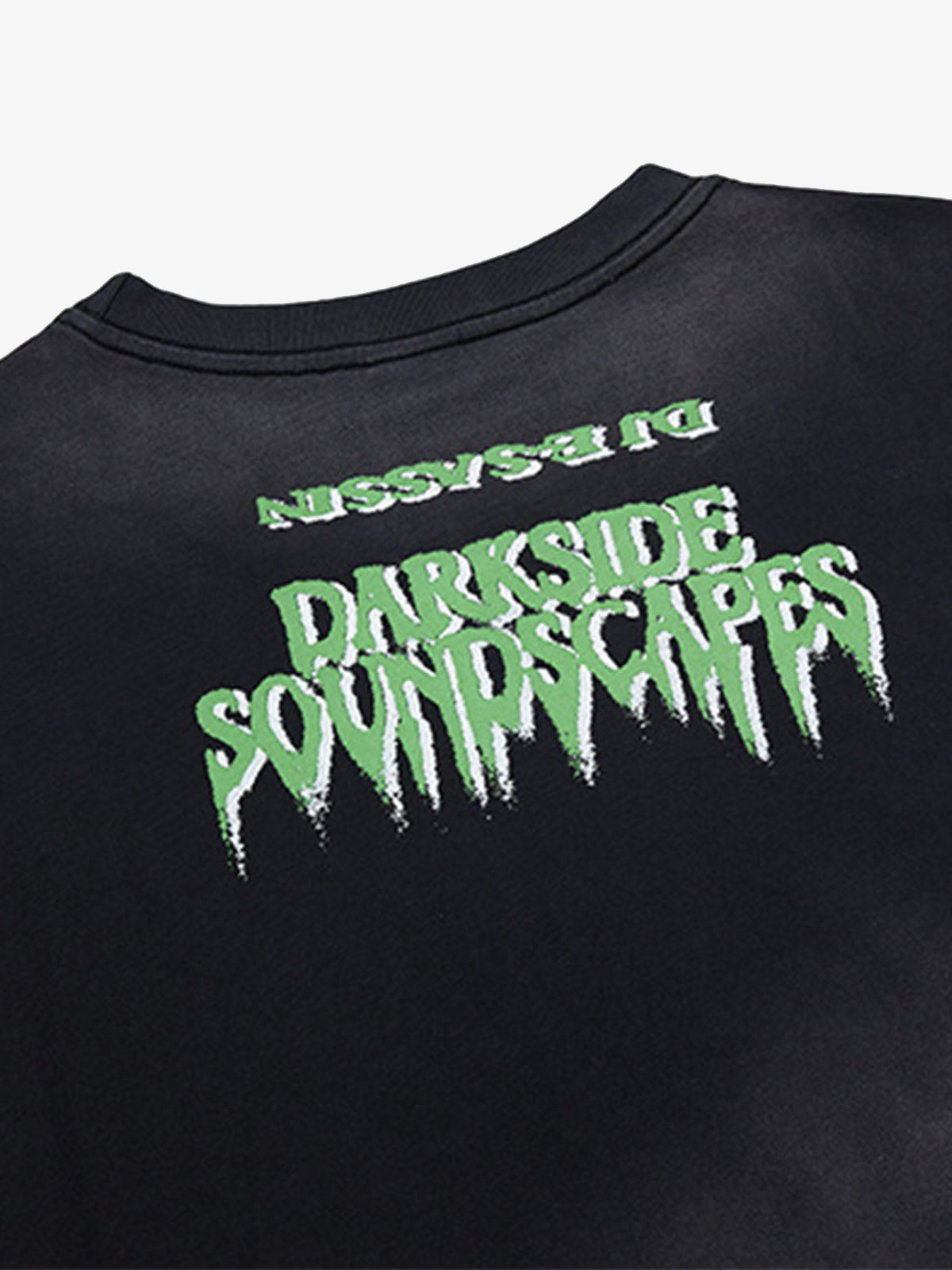 Street Graphic Spray Print Necklace T-Shirt-Fineriform