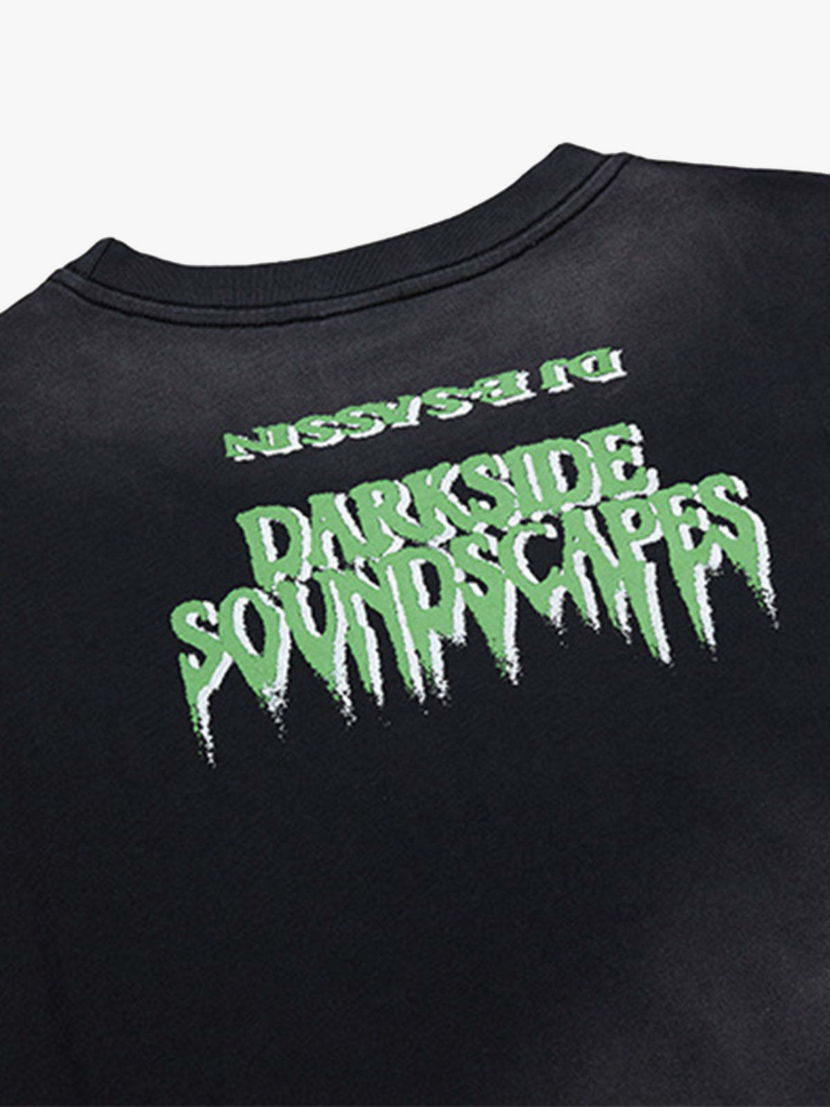 Street Graphic Spray Print Necklace T-Shirt-Fineriform