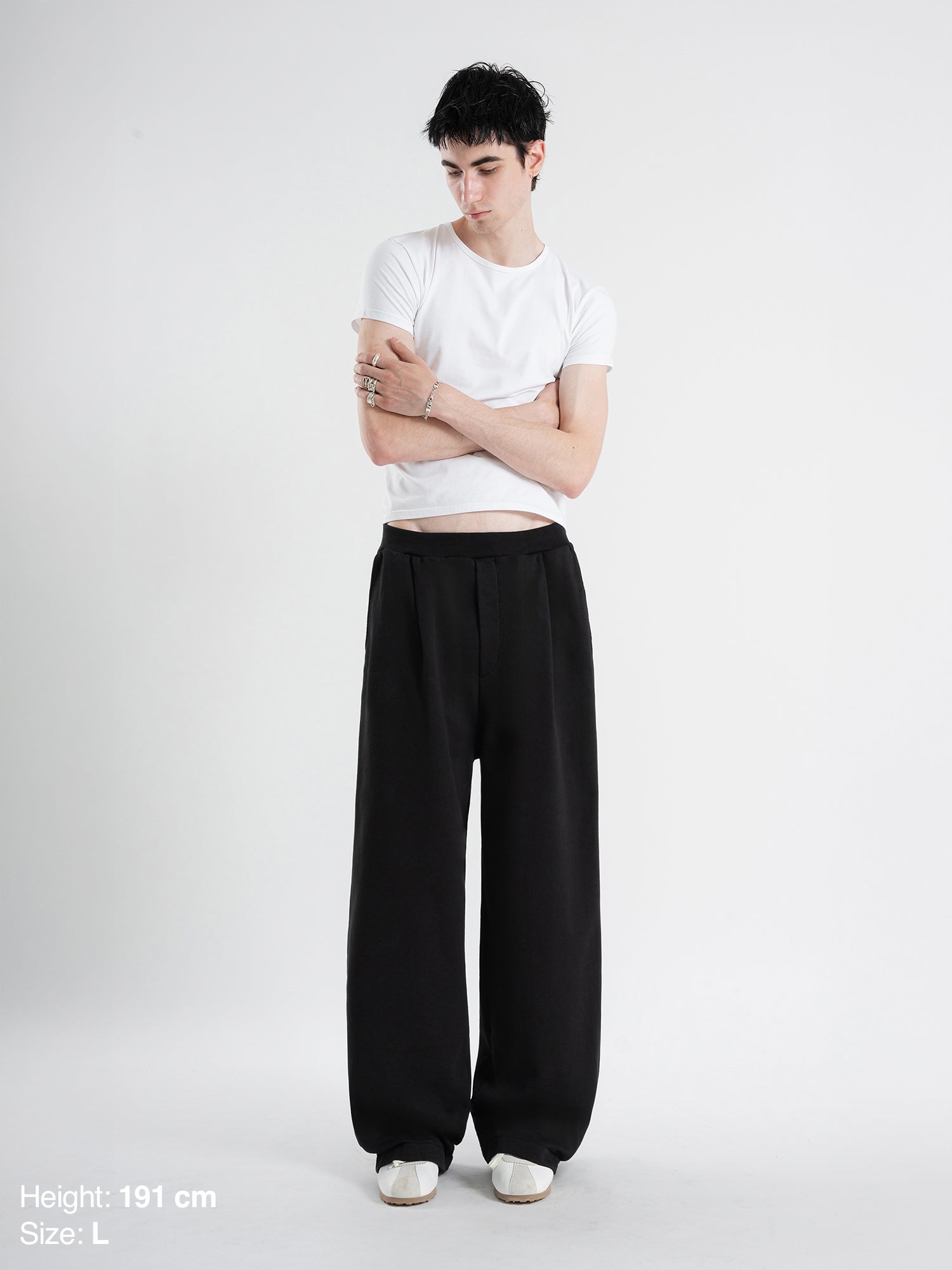 PLEATED SWEATPANTS - BLACK-Fineriform