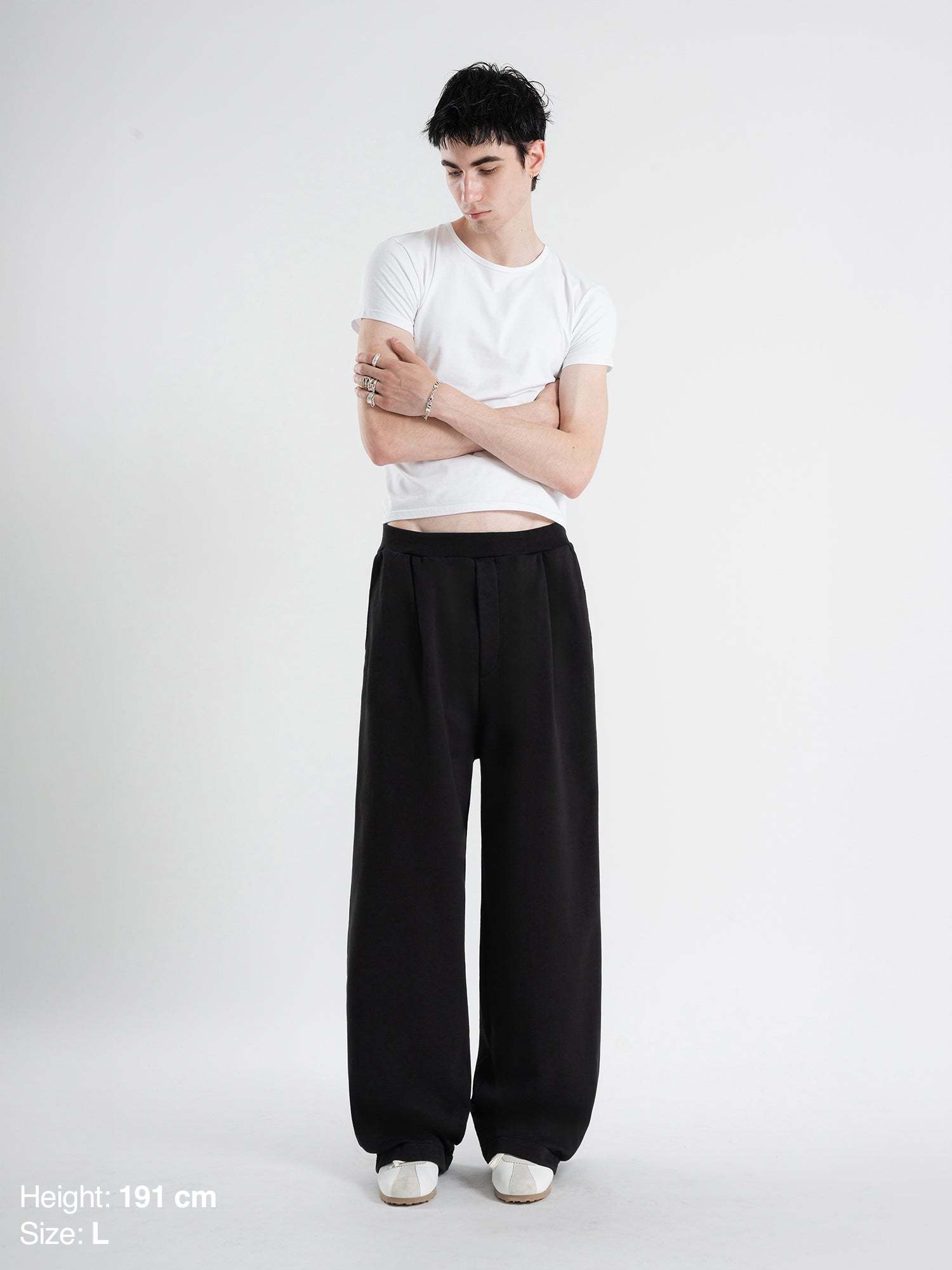 PLEATED SWEATPANTS - BLACK-Fineriform