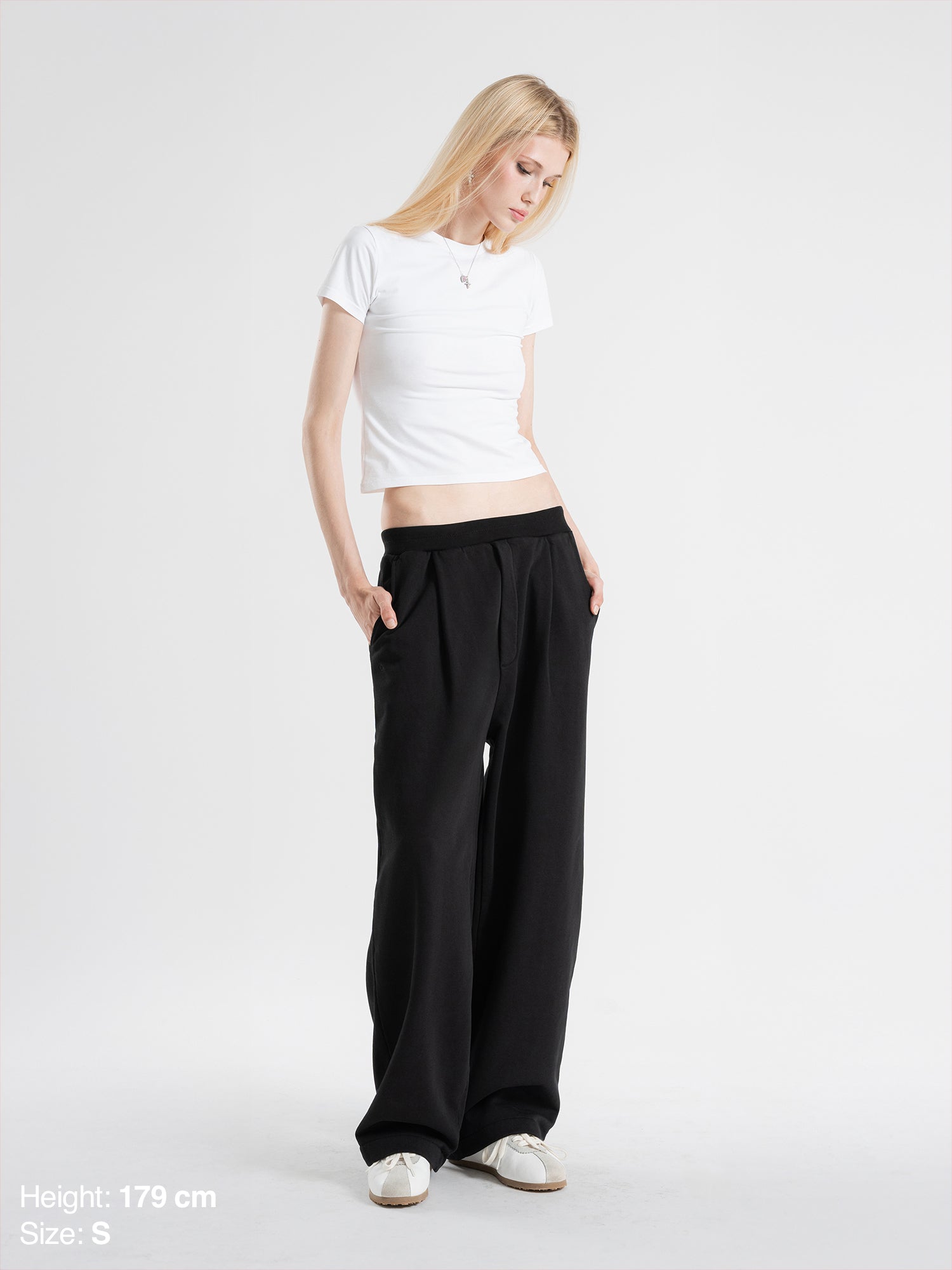 PLEATED SWEATPANTS - BLACK-Fineriform