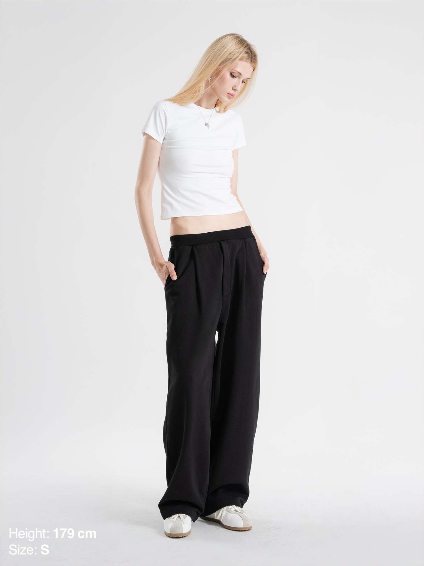 PLEATED SWEATPANTS - BLACK-Fineriform
