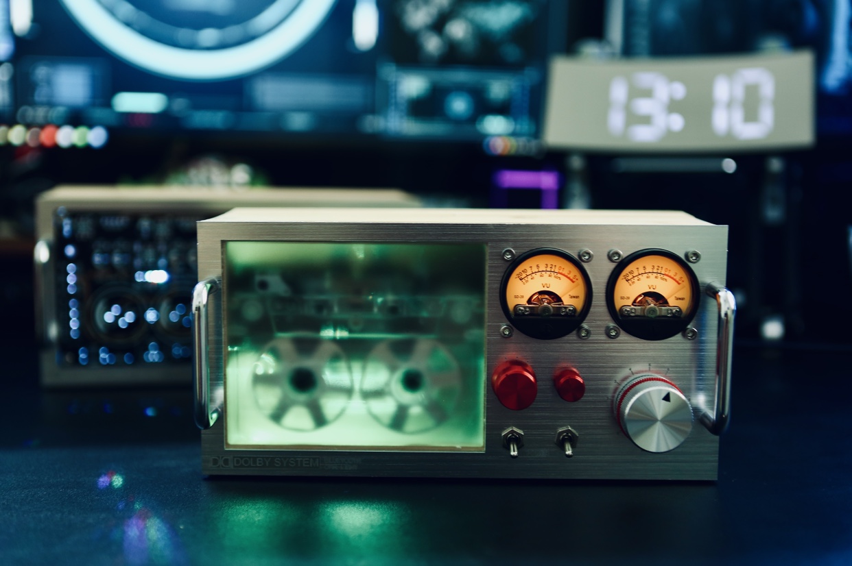 Desktop atmosphere pickup light, nostalgic home cassette player amplifier UV meter, computer atmosphere light