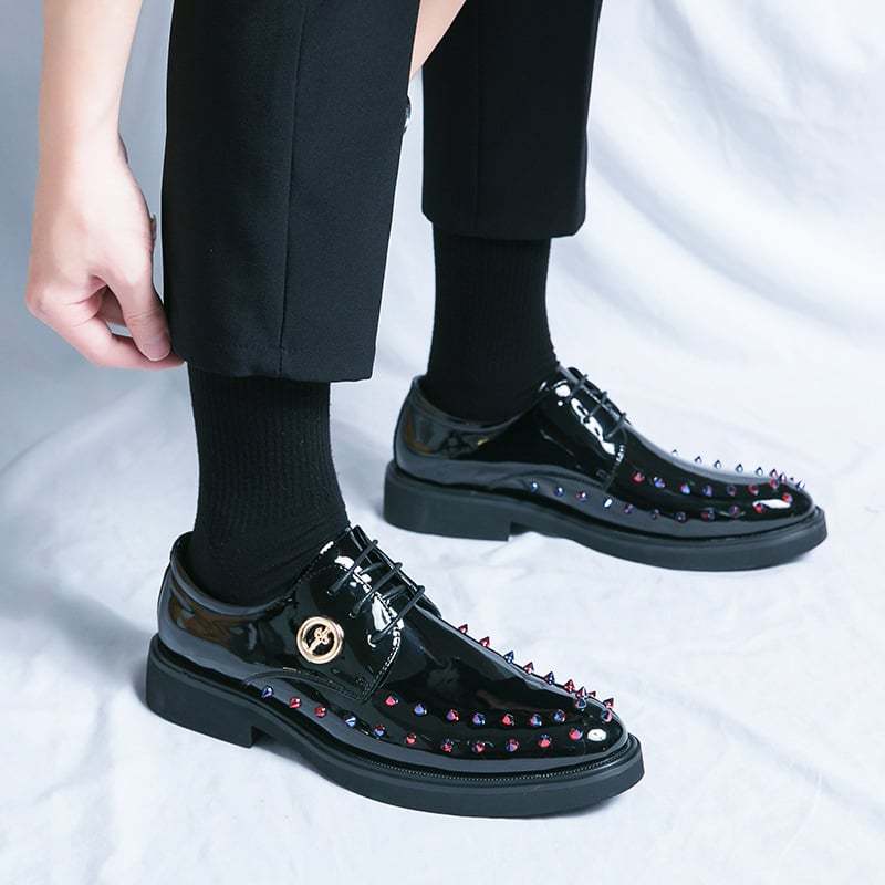 Fashionable And Personalized Rivet Design Comfortable Leather Shoes