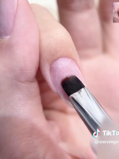 Transparent quick-drying long-lasting shiny nail polish