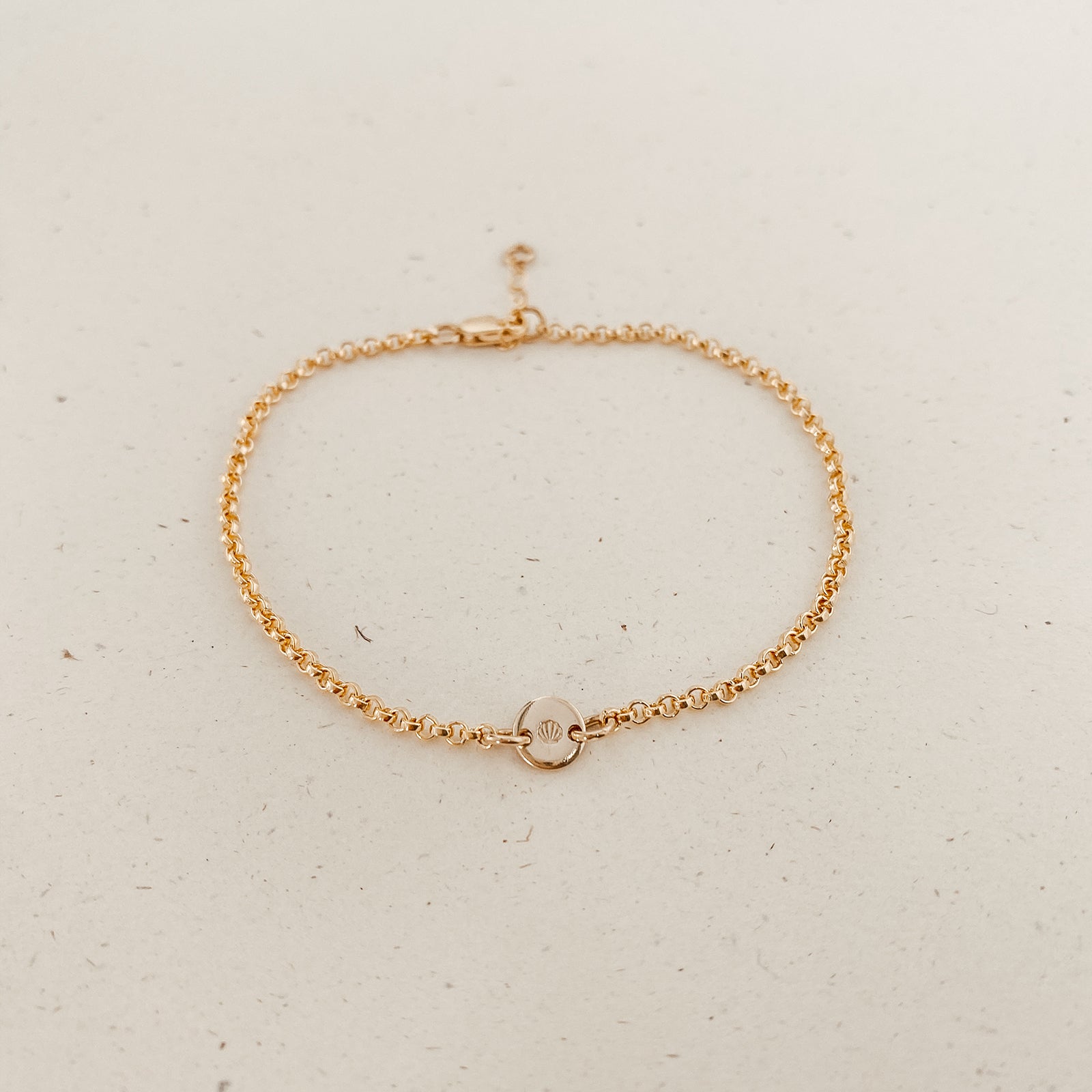 Kira • Tiny Pendant Bracelet