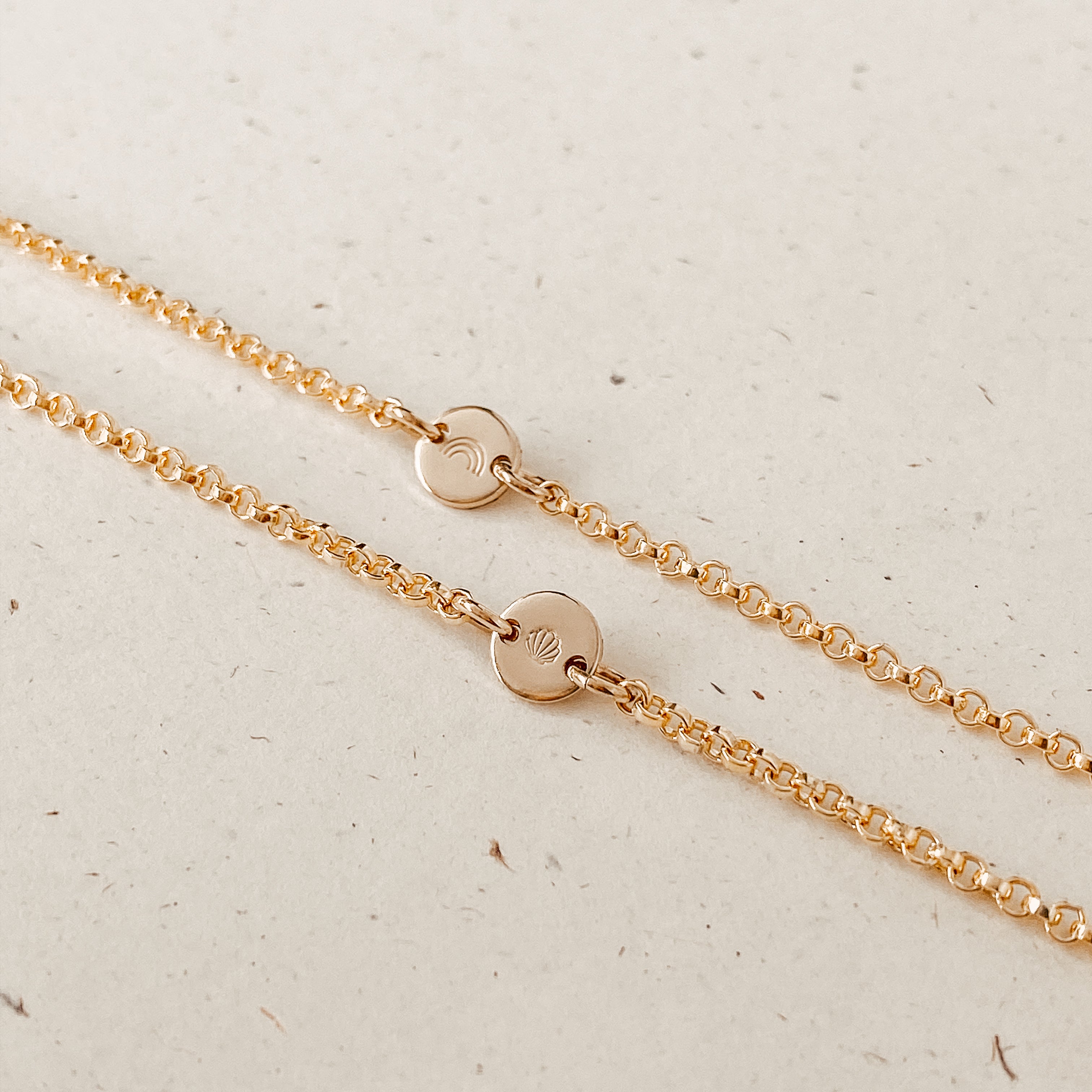 Kira • Tiny Pendant Bracelet