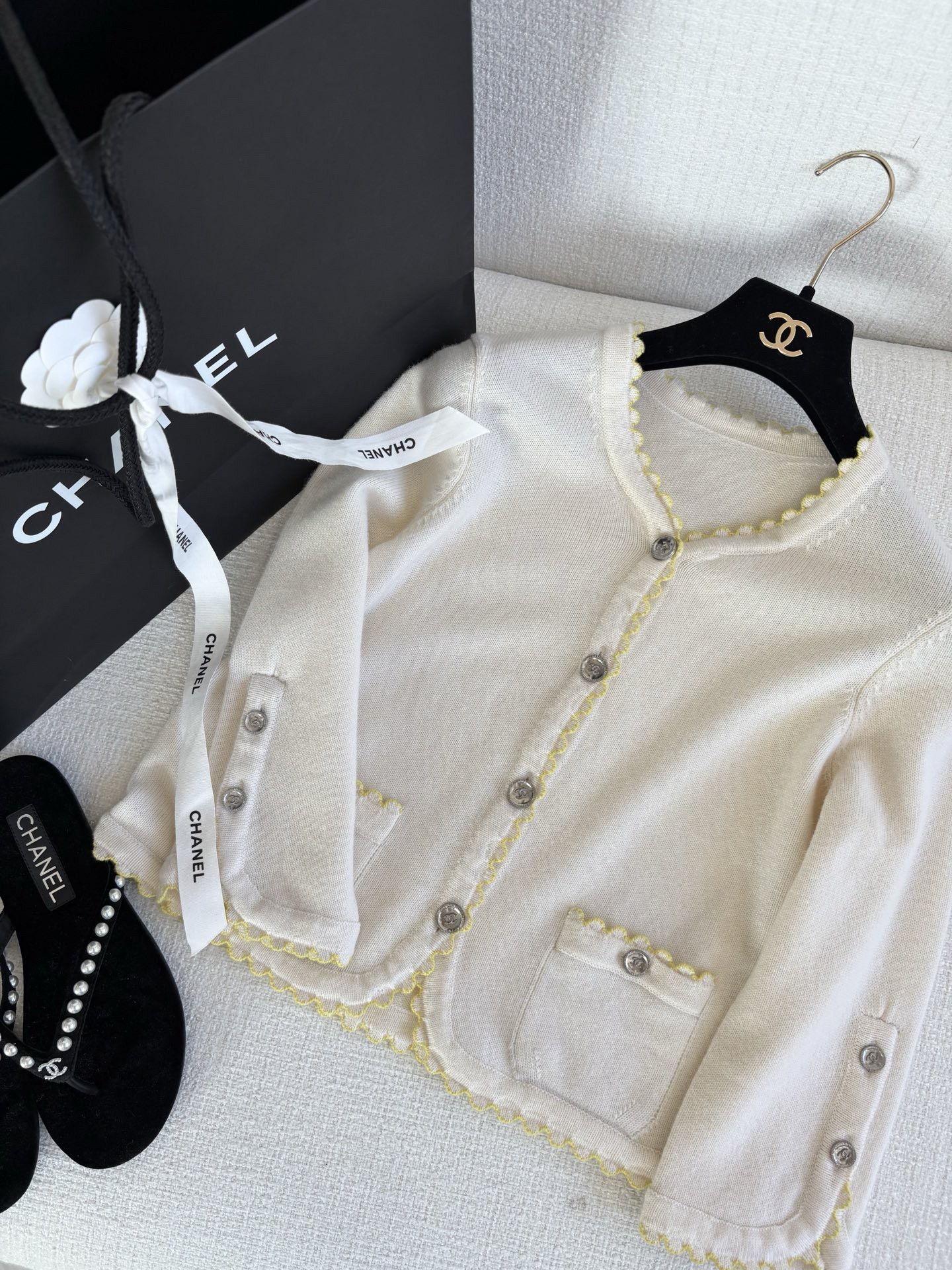 CHNEL Wave Lace Cashmere Cardigan