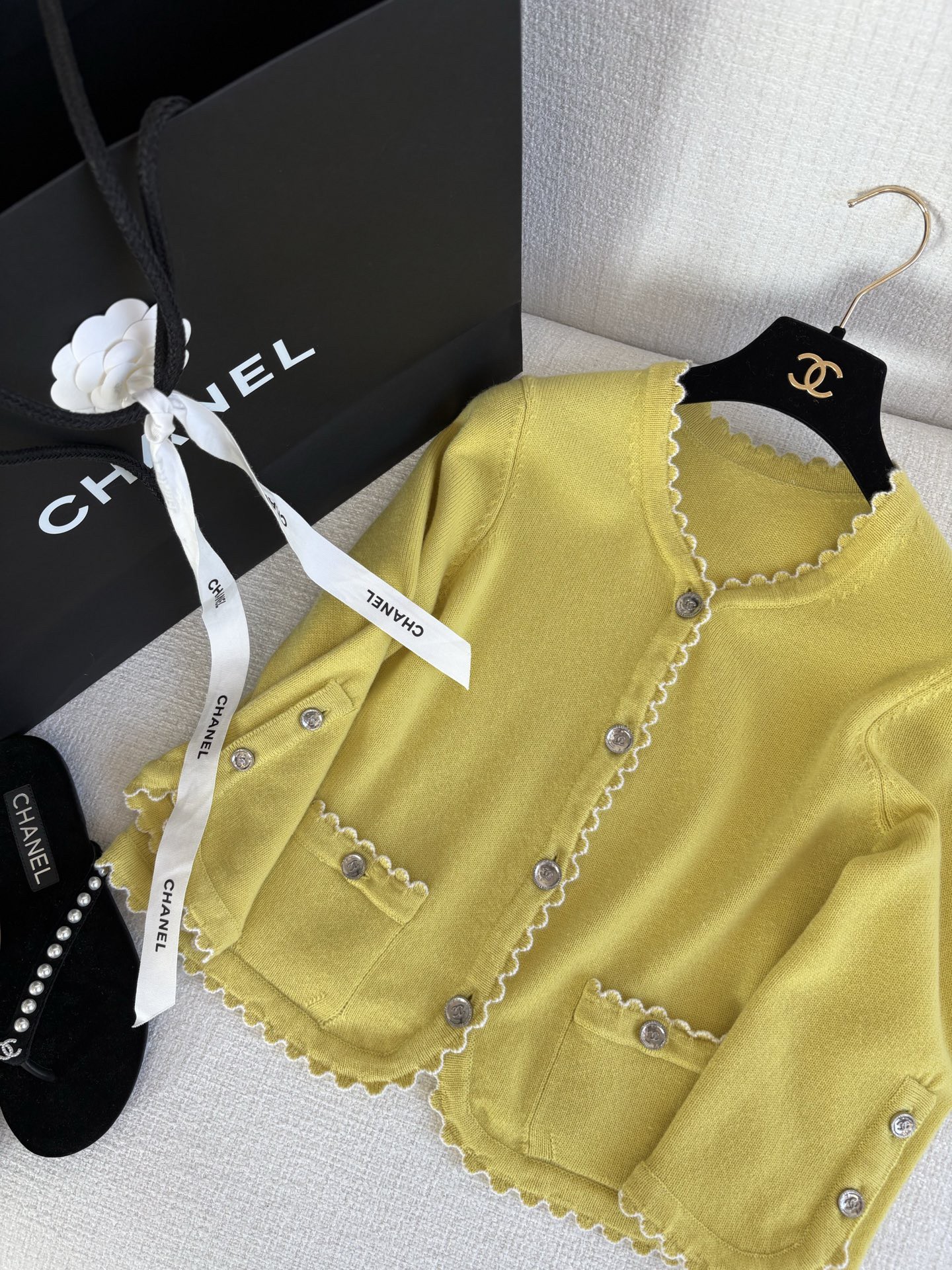 CHNEL Wave Lace Cashmere Cardigan